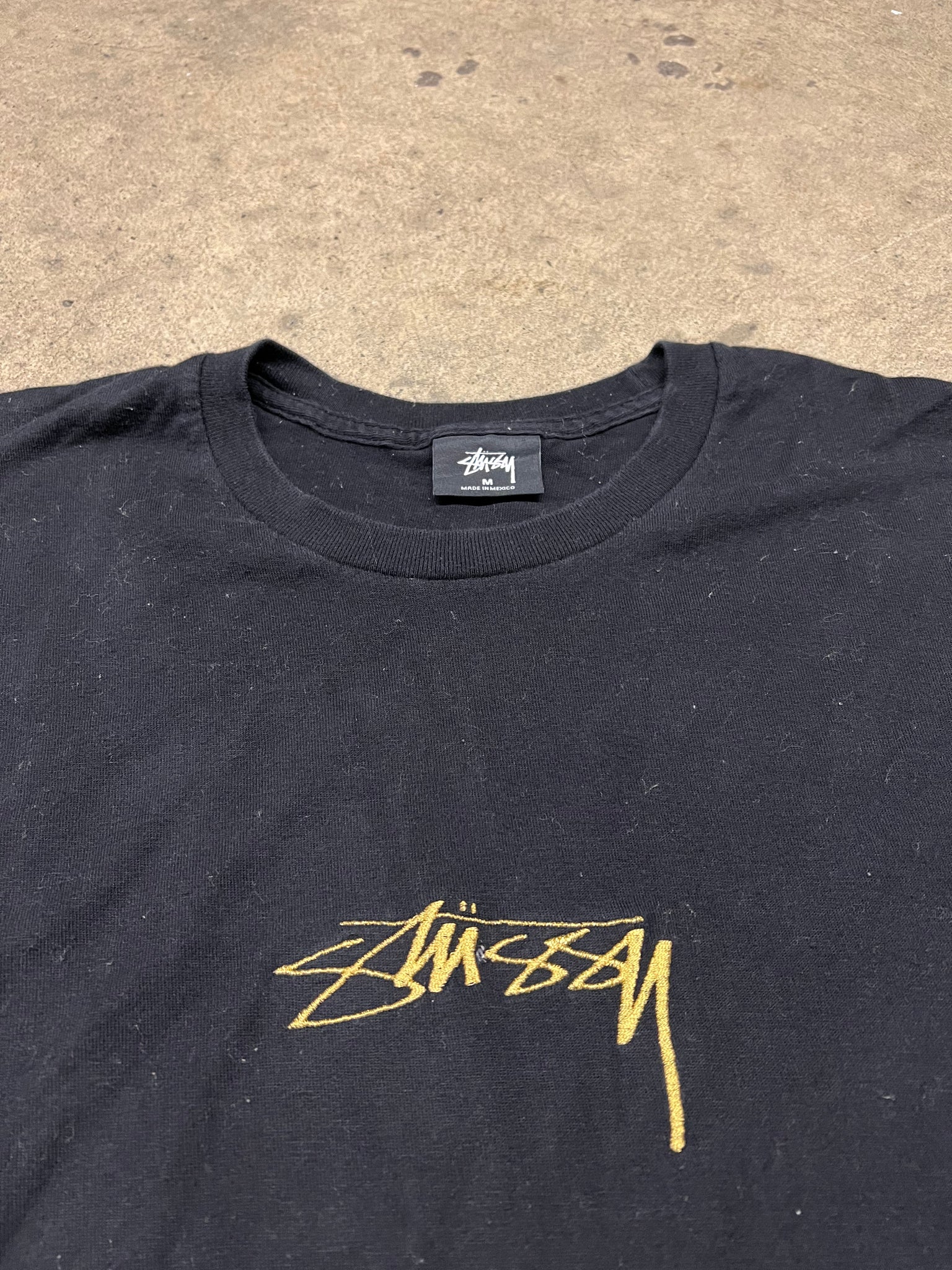 STUSSY EMBROIDERED LOGO TEE / MEDIUM