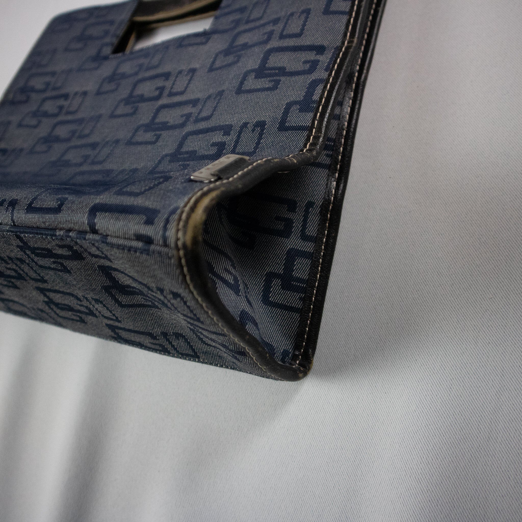 Guess Logo Minimalist Hand Bag / OS