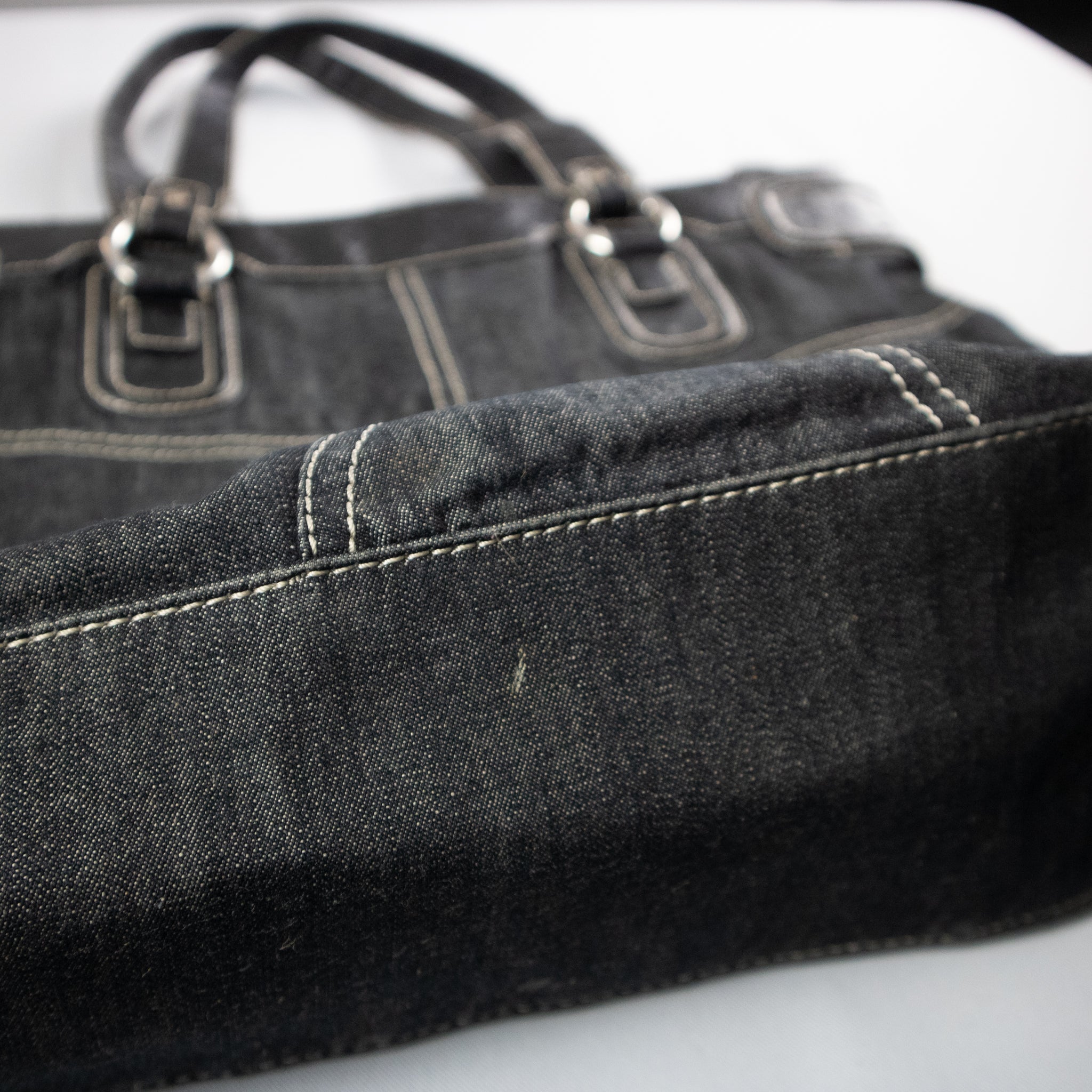 Guess Buckle Rhinestone Denim Bag / OS