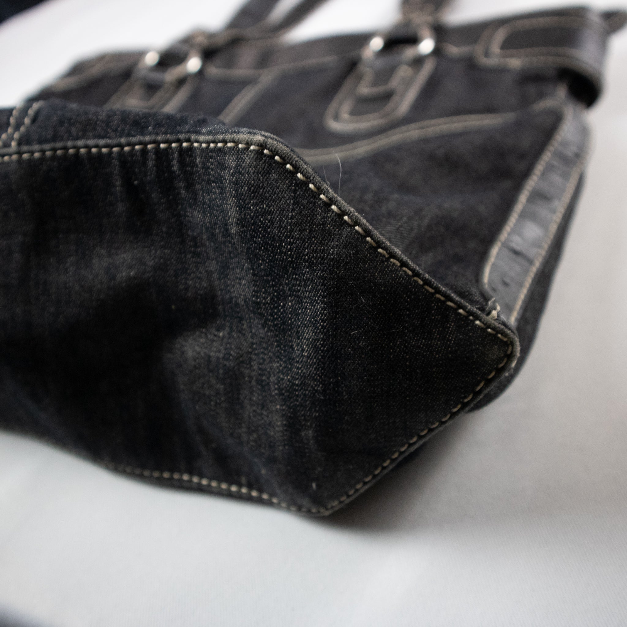 Guess Buckle Rhinestone Denim Bag / OS