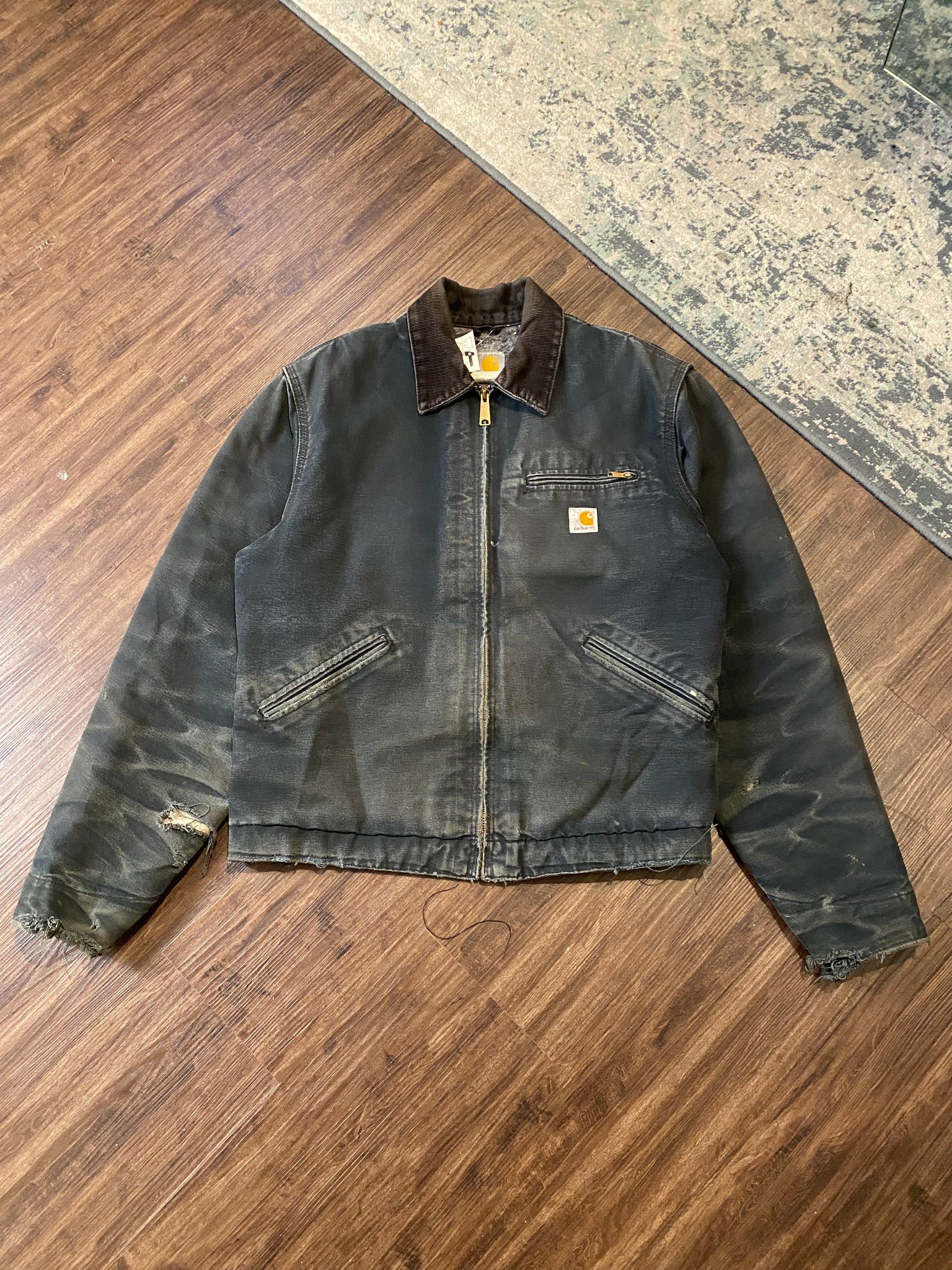 Carhartt black faded detriot j01/ medium