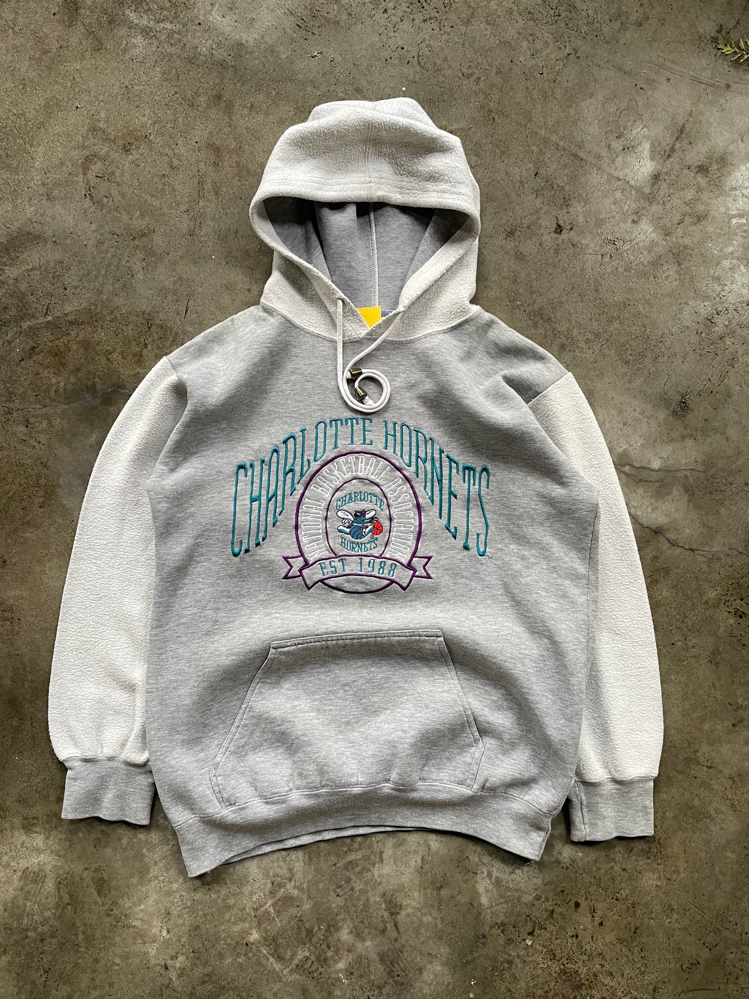 CHARLOTTE HORNETS GREY HOODIE / MEDIUM