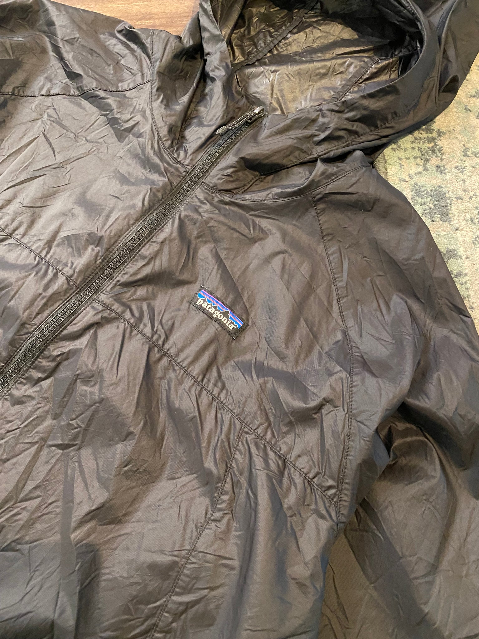 PATAGONIA LIGHT NYLON WINDBREAKER / LARGE