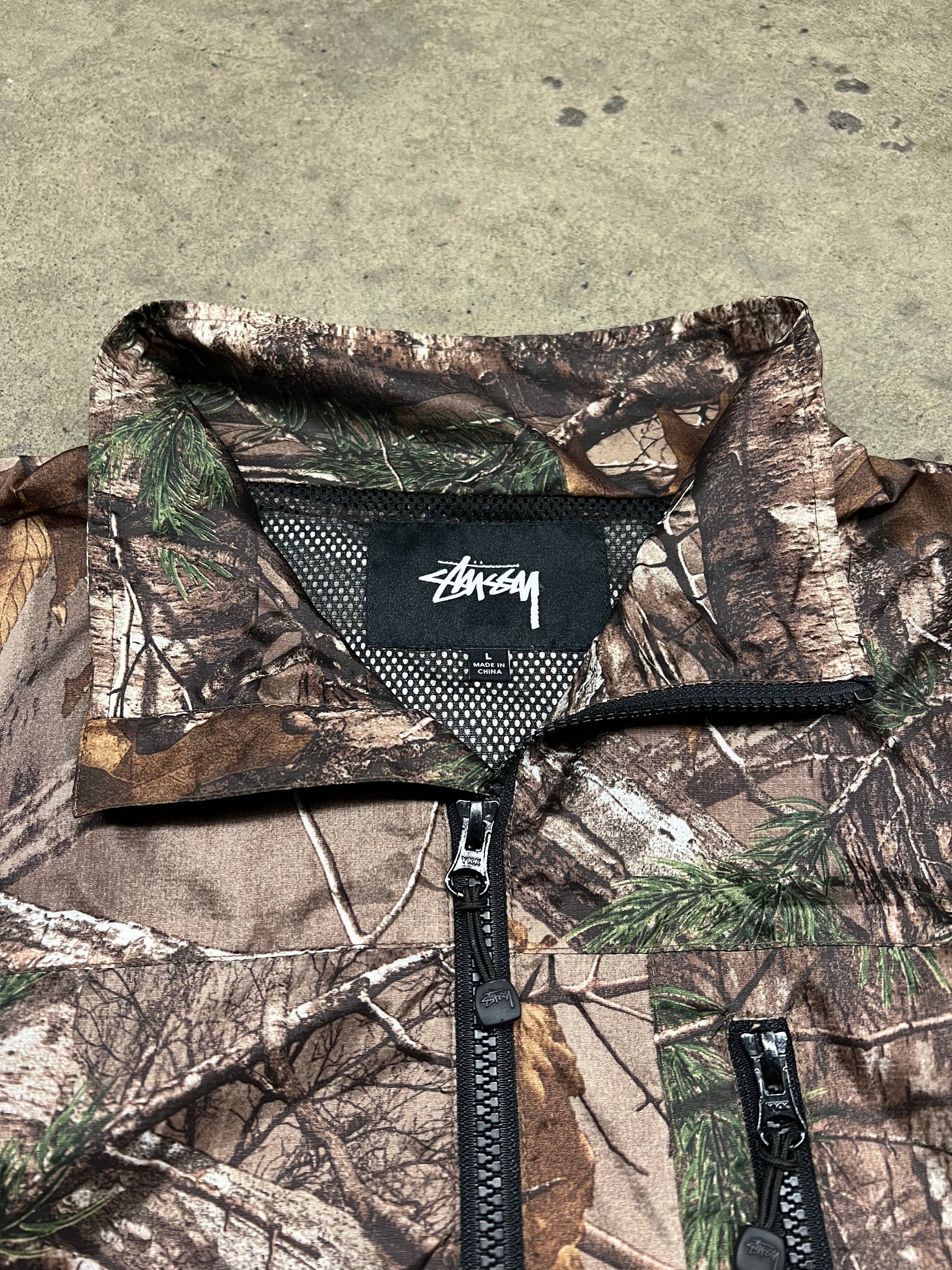 STUSSY MICRO-RIP REALTREE WINDBREAKER / LARGE