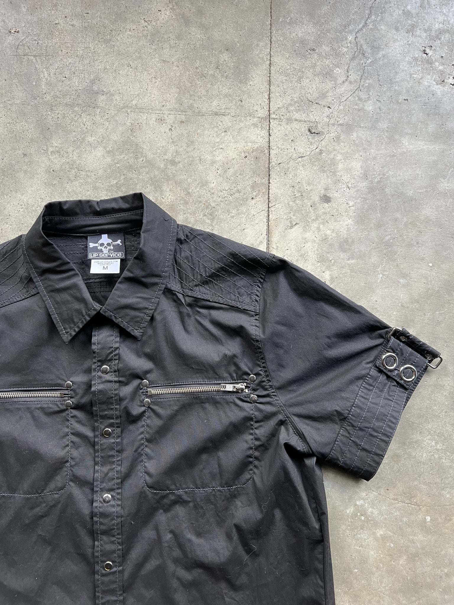 LIP SERVICE BUTTONUP / MEDIUM