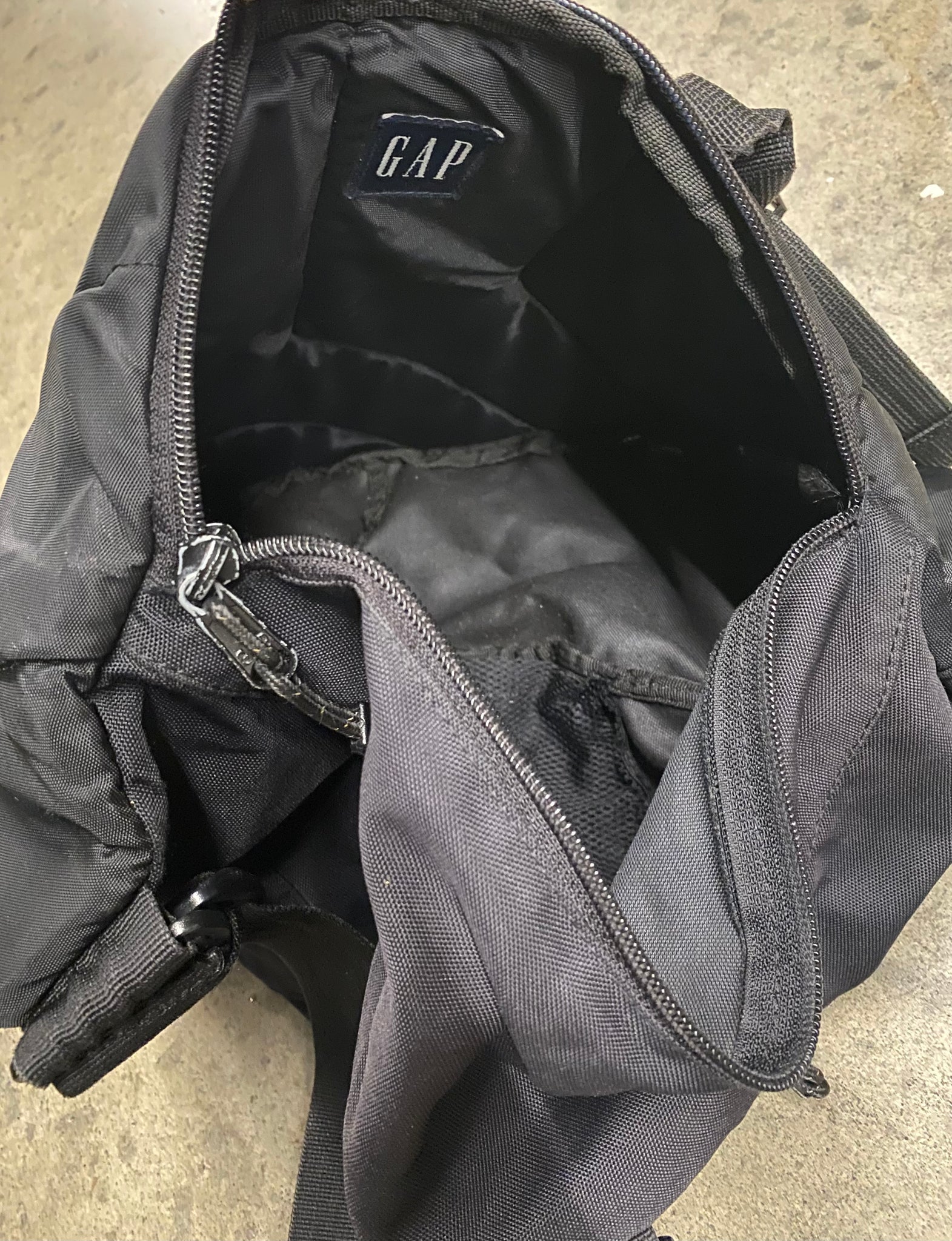 1990s GAP SLING BAG