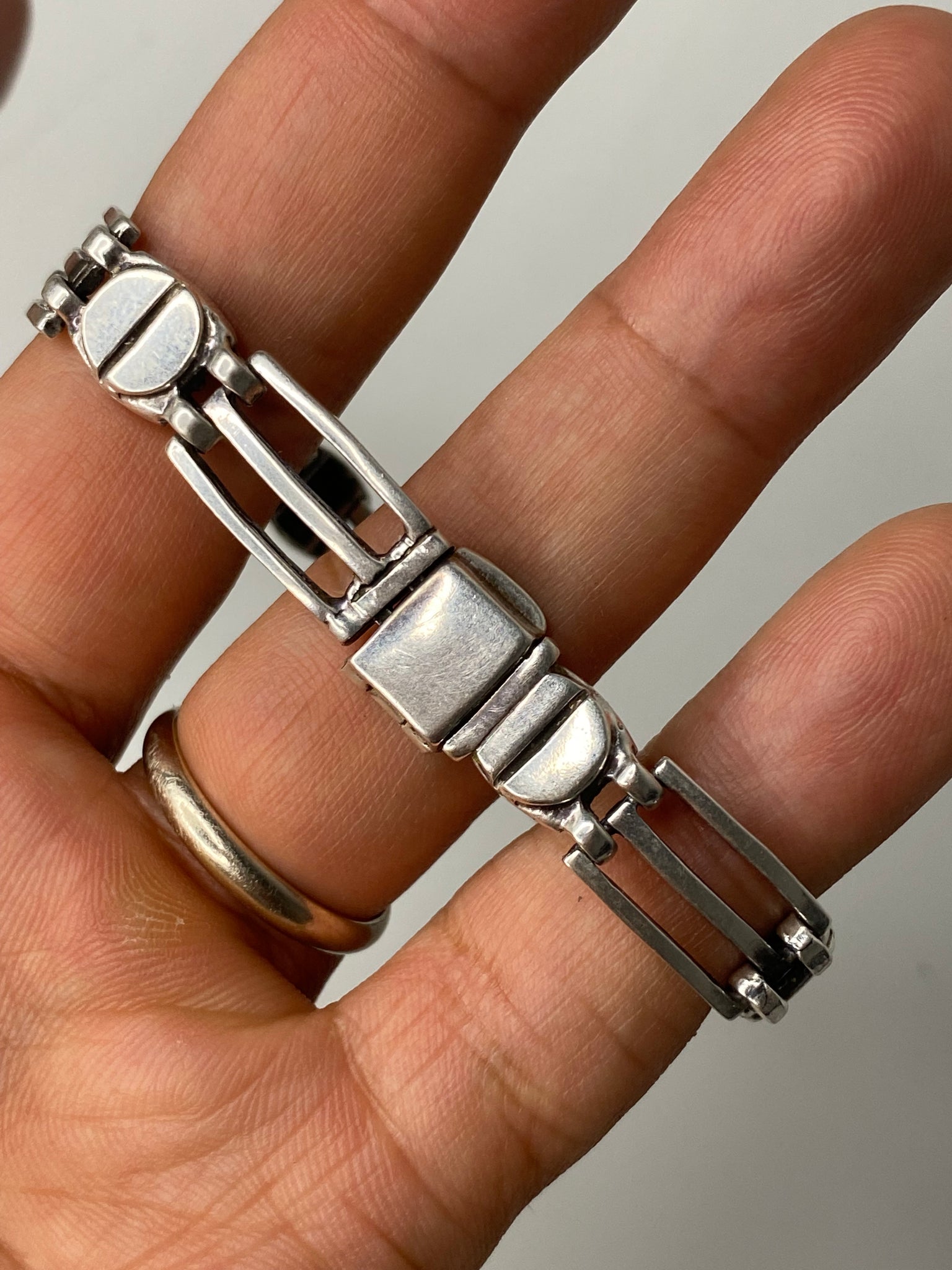 Biker style .925 silver interlocking clasp bracelet