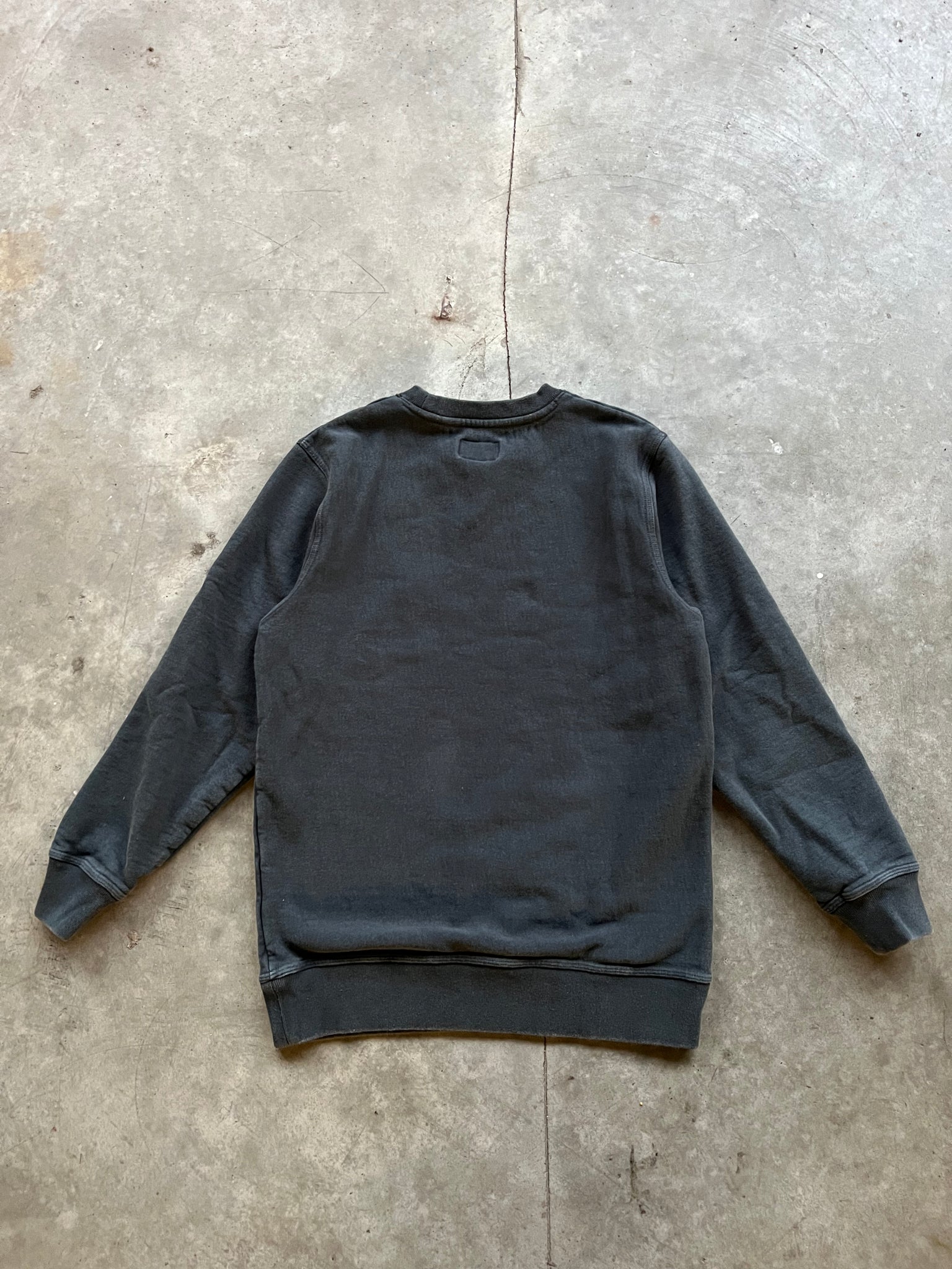 STUSSY BLACK EMBROIDERED SCRIPT CREWNECK / SMALL