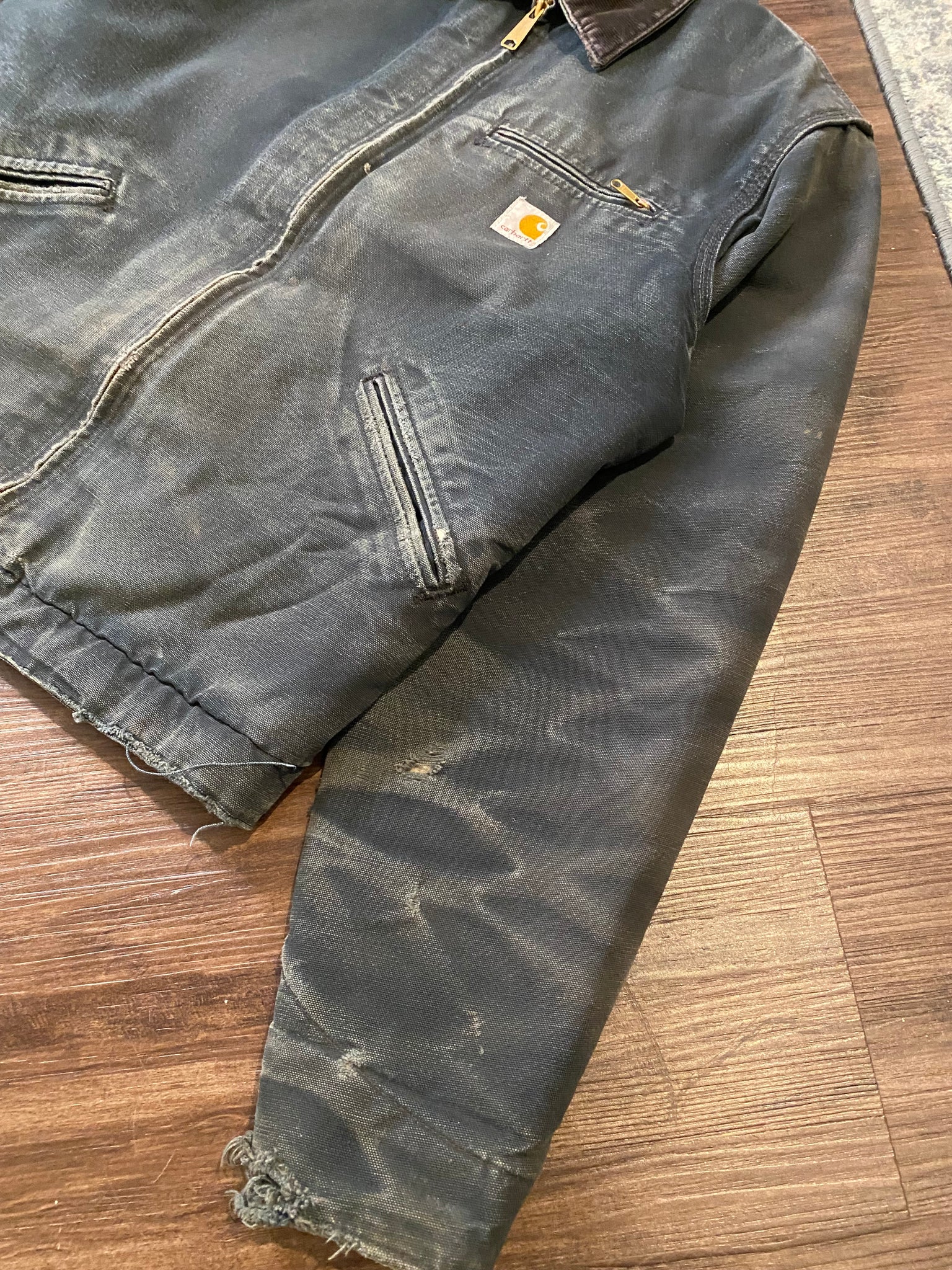 Carhartt black faded detriot j01/ medium