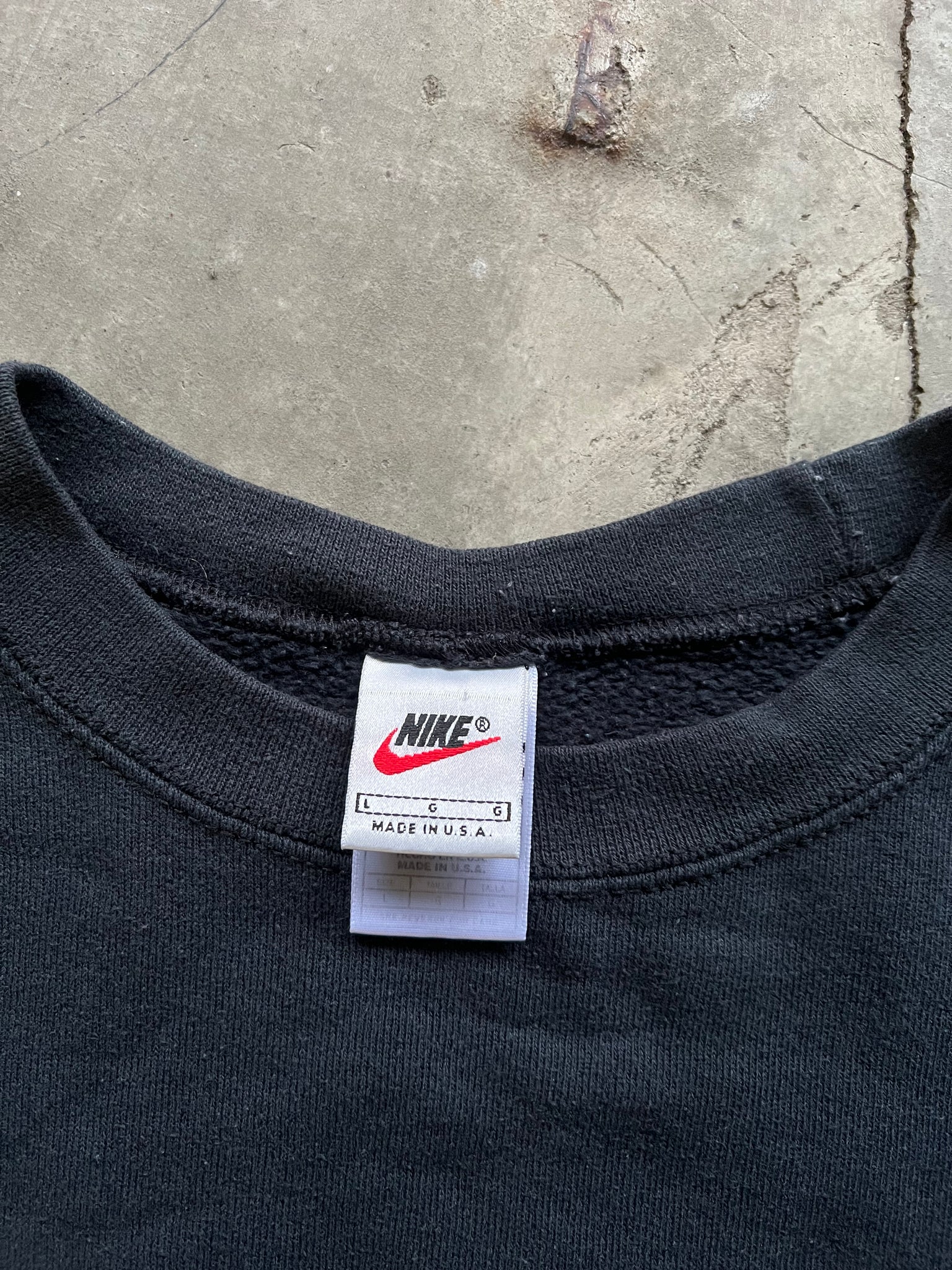 NIKE BLACK CHEST LOGO CREWNECK / LARGE