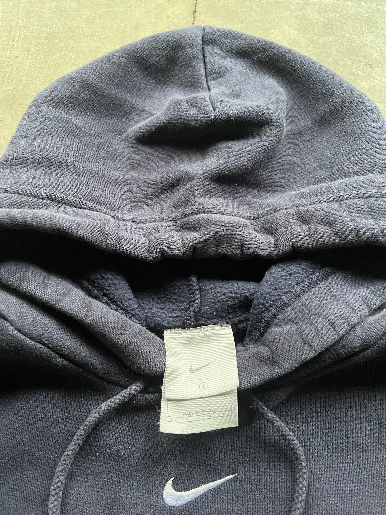 2000S NIKE NAVY MIDDLE SWOOSH HOODIE / SMALL