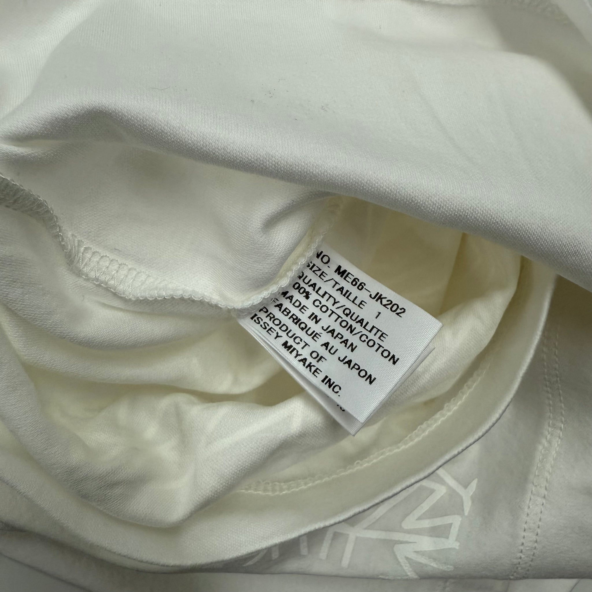 issey miyake geometric tee / Small
