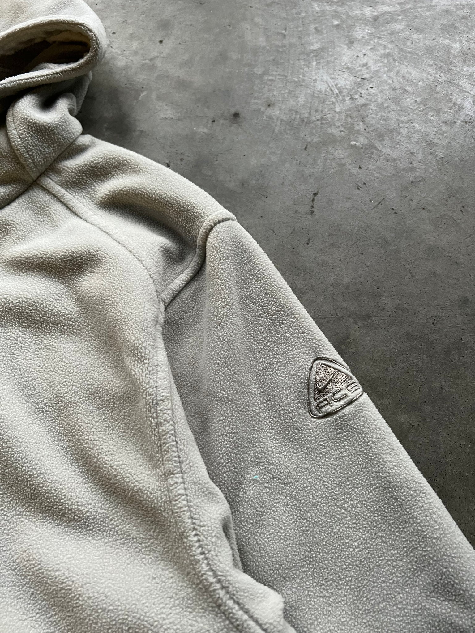 ACG BEIGE FLEECE ZIPUP / LARGE