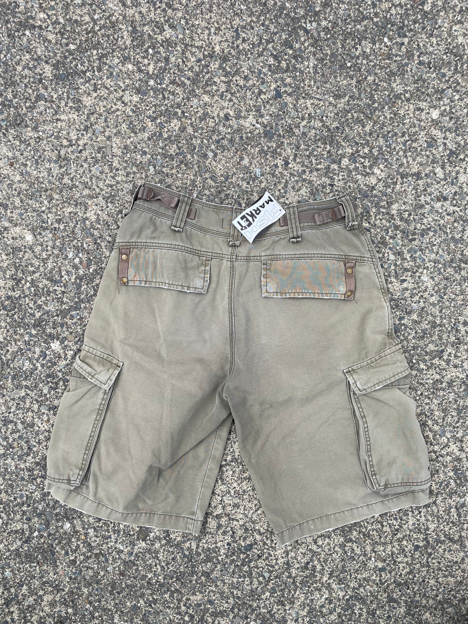 INDUSTRY GREEN CARGO SHORTS / 32