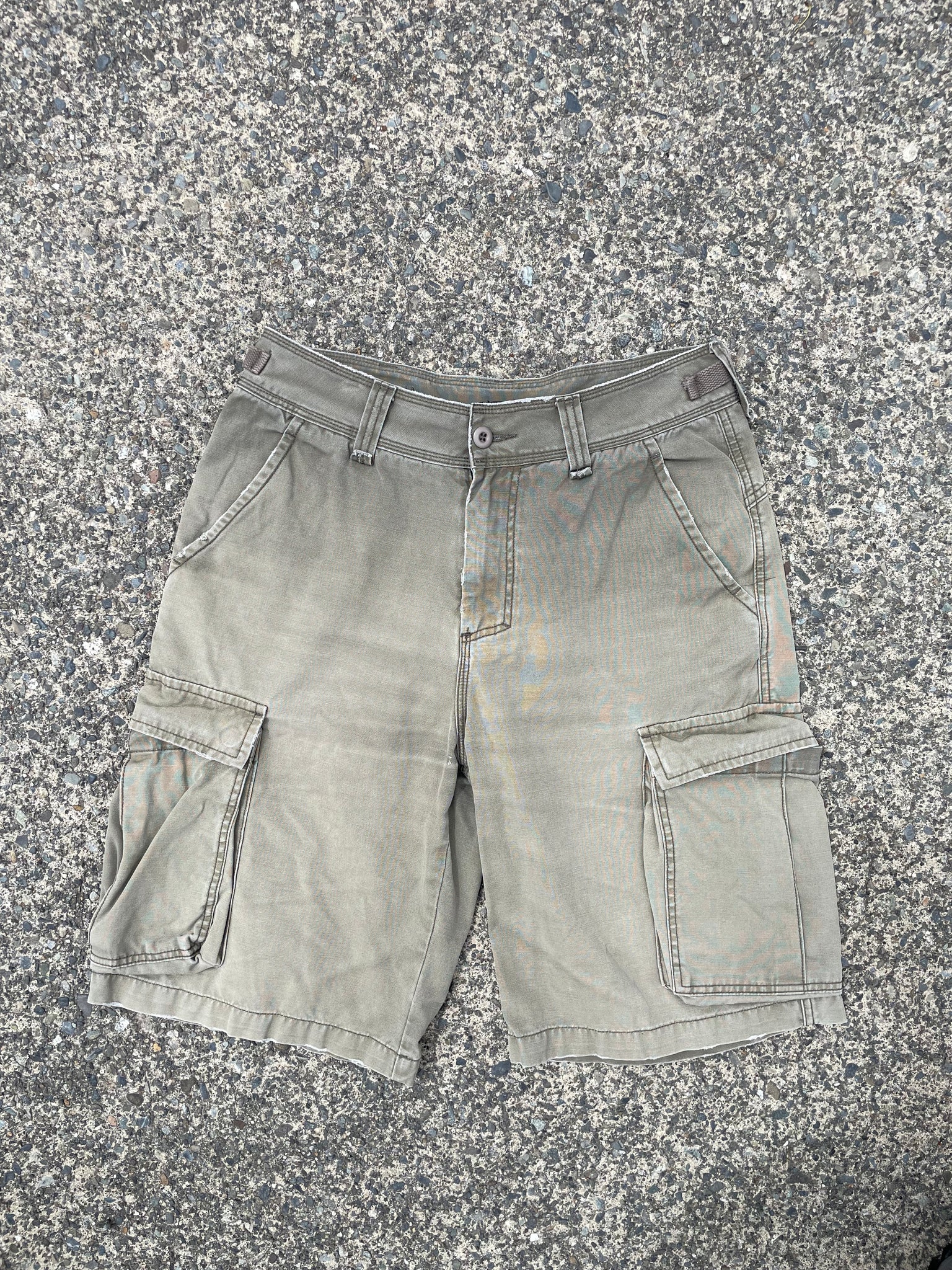 INDUSTRY GREEN CARGO SHORTS / 32