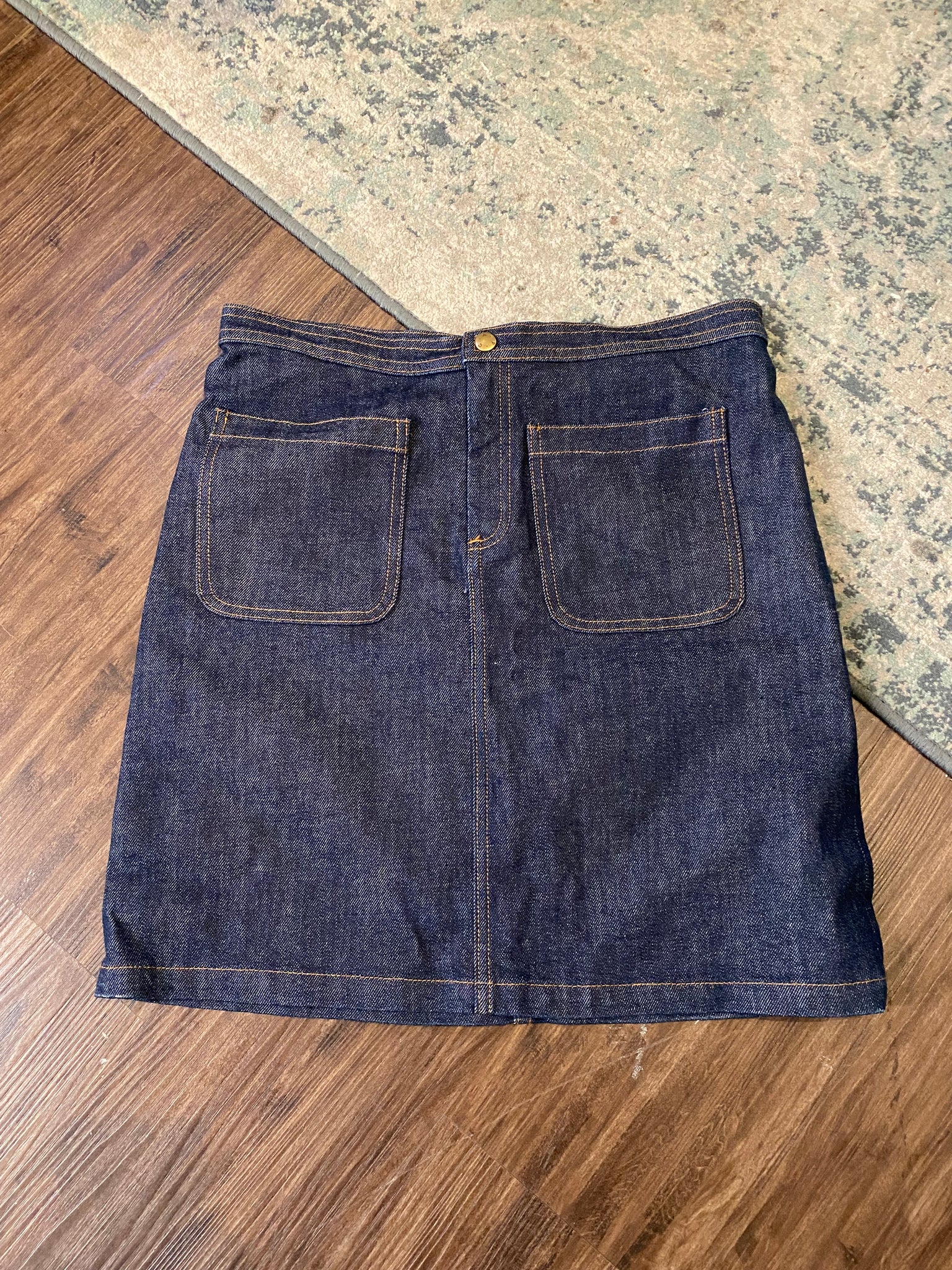 APC dark denim skirt / 28