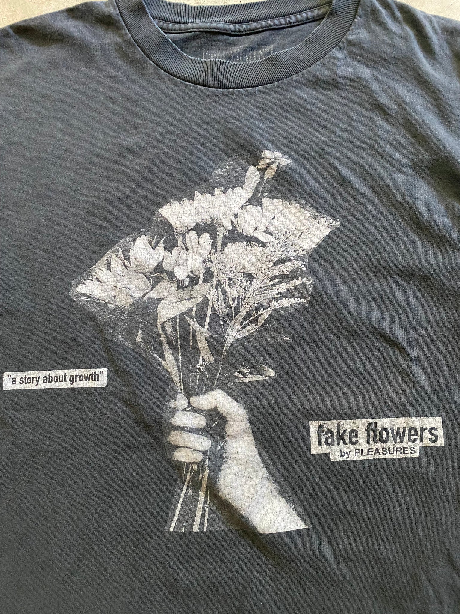 PLEASURES “FAKE FLOWERS” TEE / MEDIUM