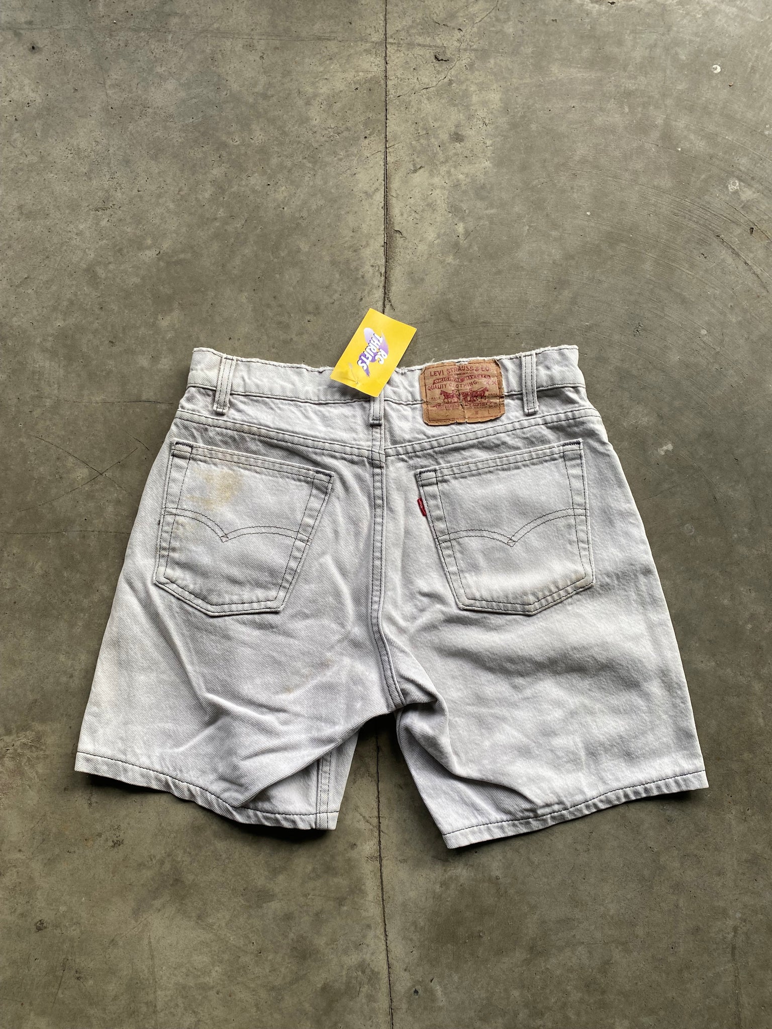 LEVIS LIGHTWASH 505 JORTS / 30