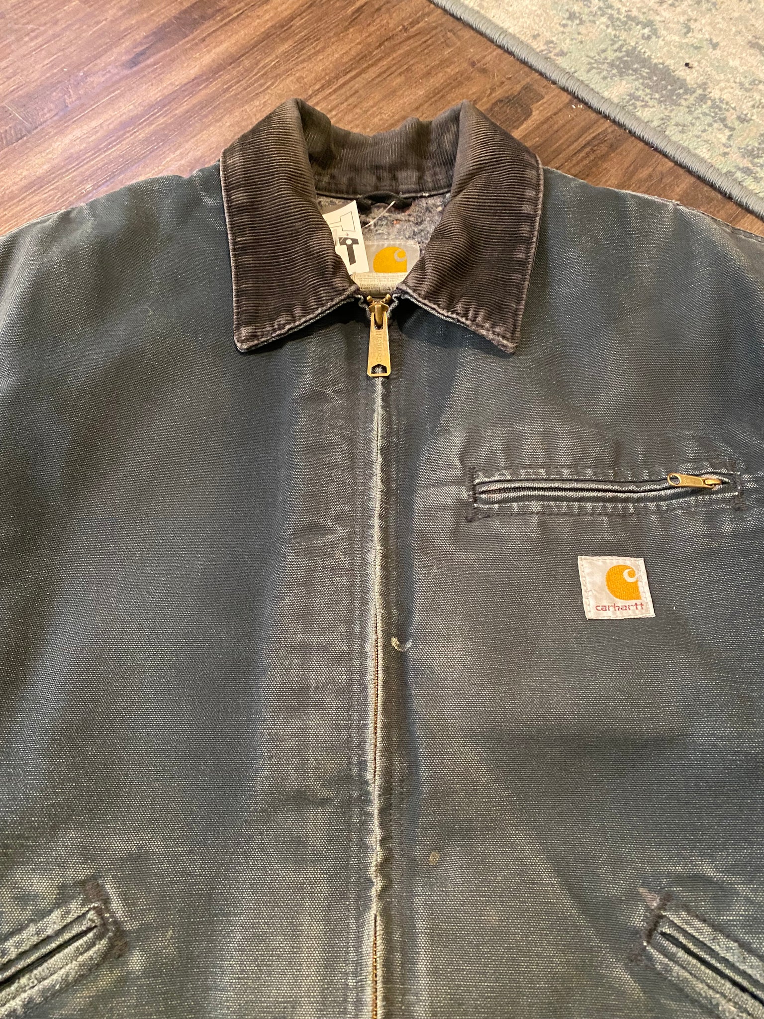 Carhartt black faded detriot j01/ medium