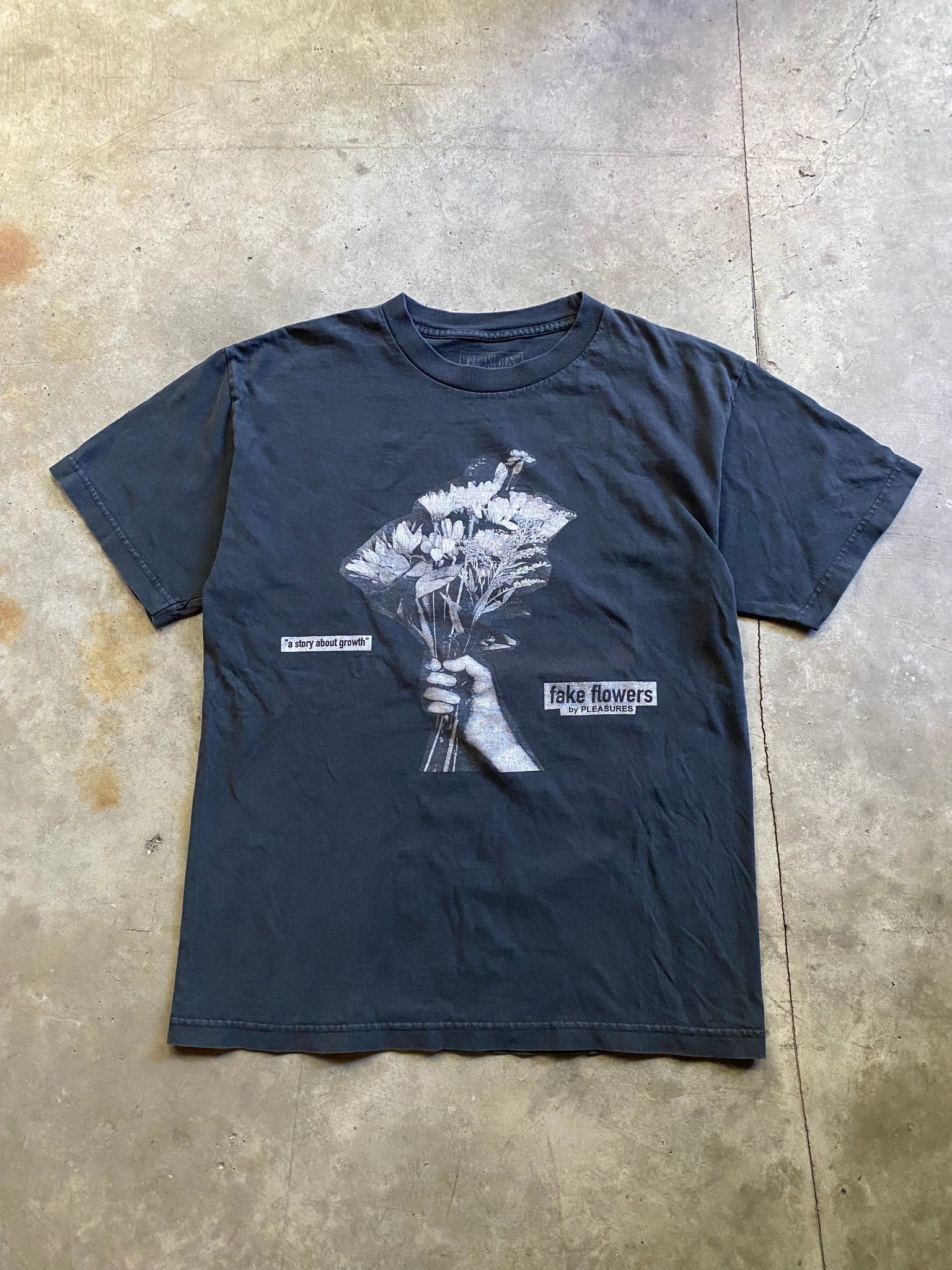 PLEASURES “FAKE FLOWERS” TEE / MEDIUM