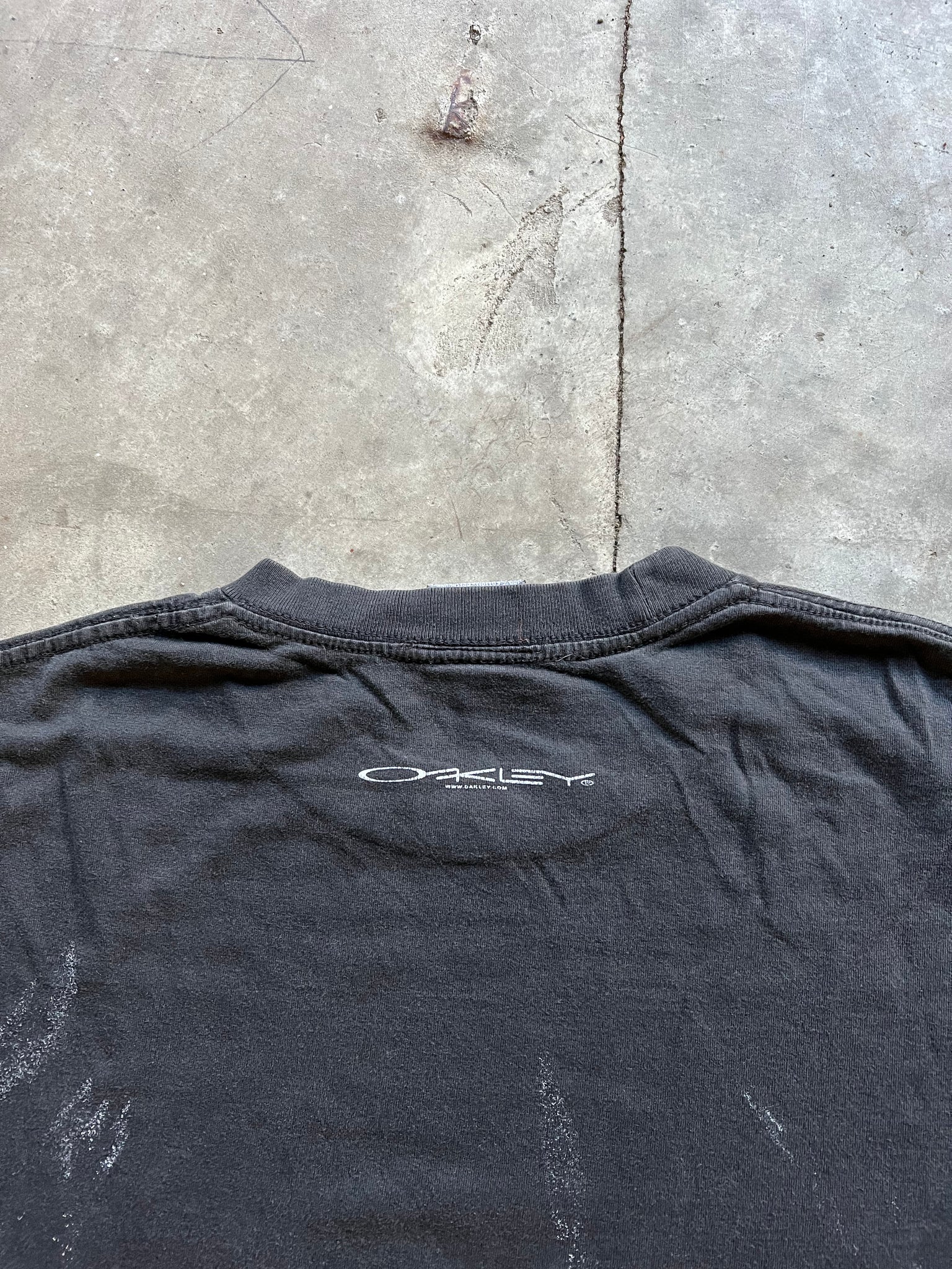 OAKLEY SOFTWARE 'SURFBOARD' TEE / LARGE