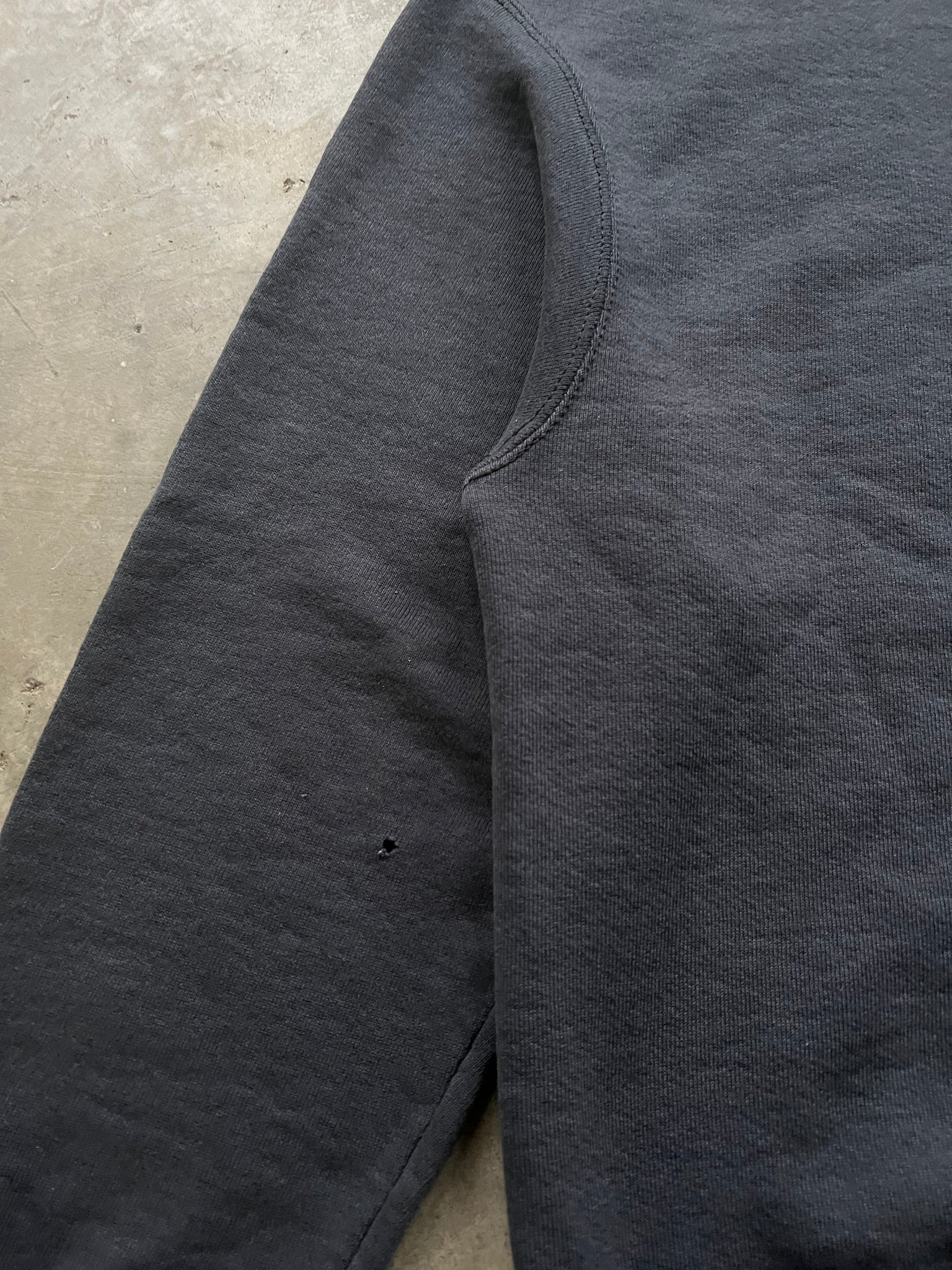 NIKE CHEST LOGO BLACK CREWNECK / SMALL