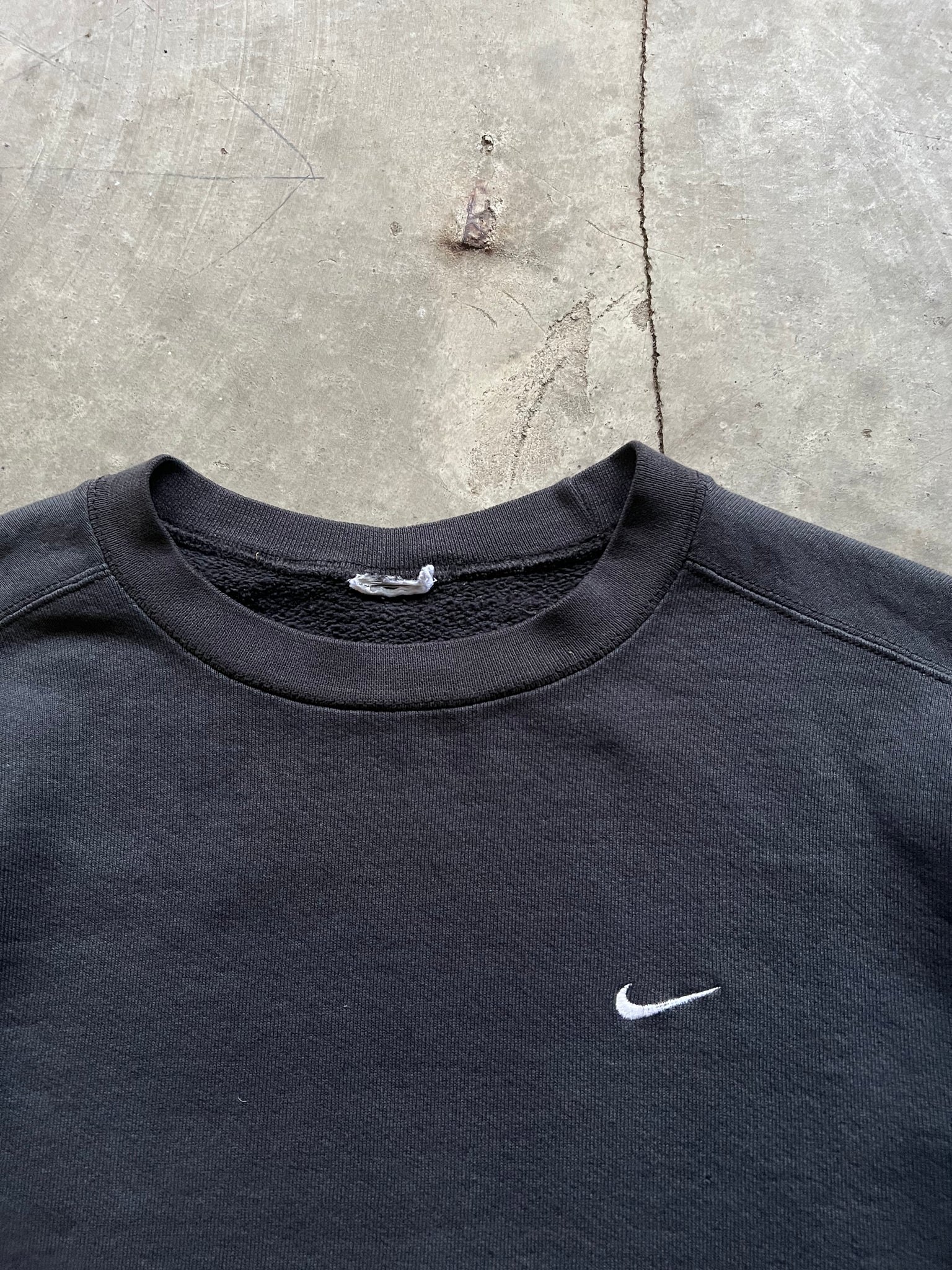 NIKE CHEST LOGO BLACK CREWNECK / SMALL