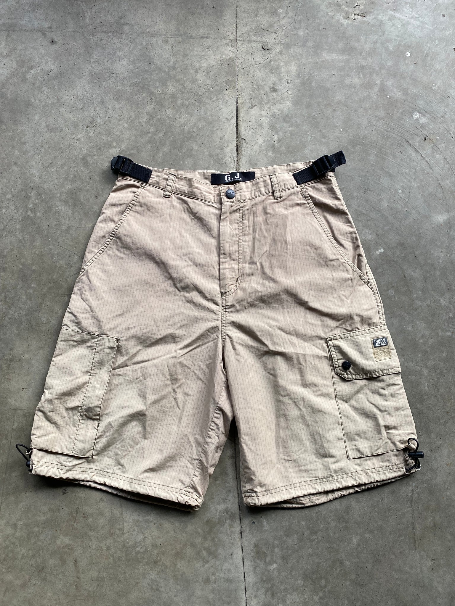 GUESS TAN TREK SHORTS / 32