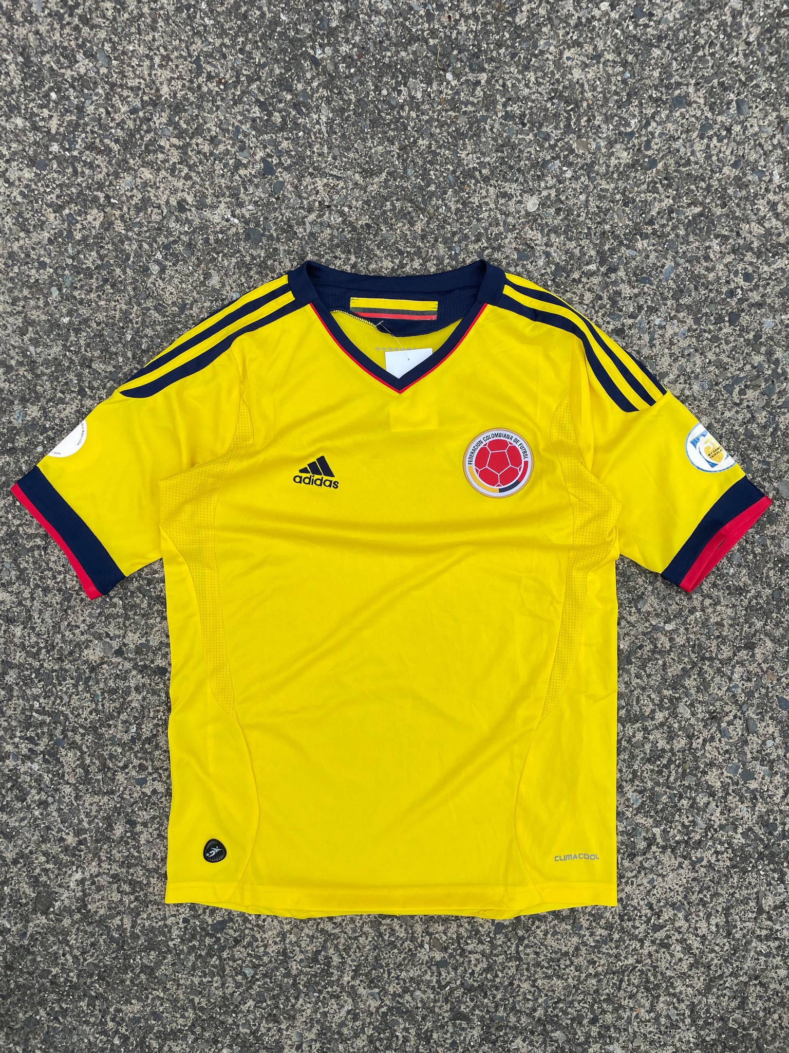 ADIDAS COLUMBIA SOCCER JERSEY / MEDIUM