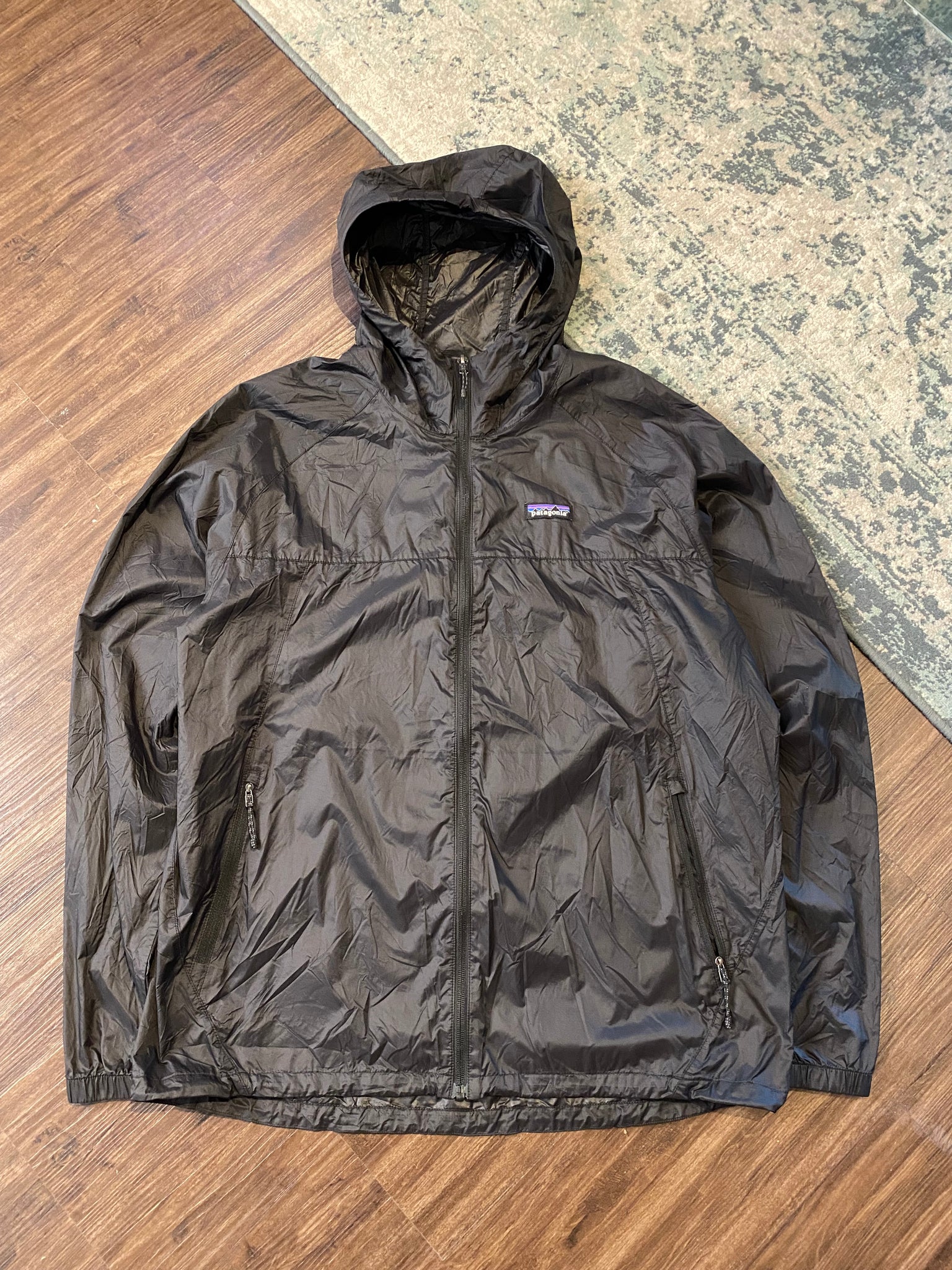 PATAGONIA LIGHT NYLON WINDBREAKER / LARGE