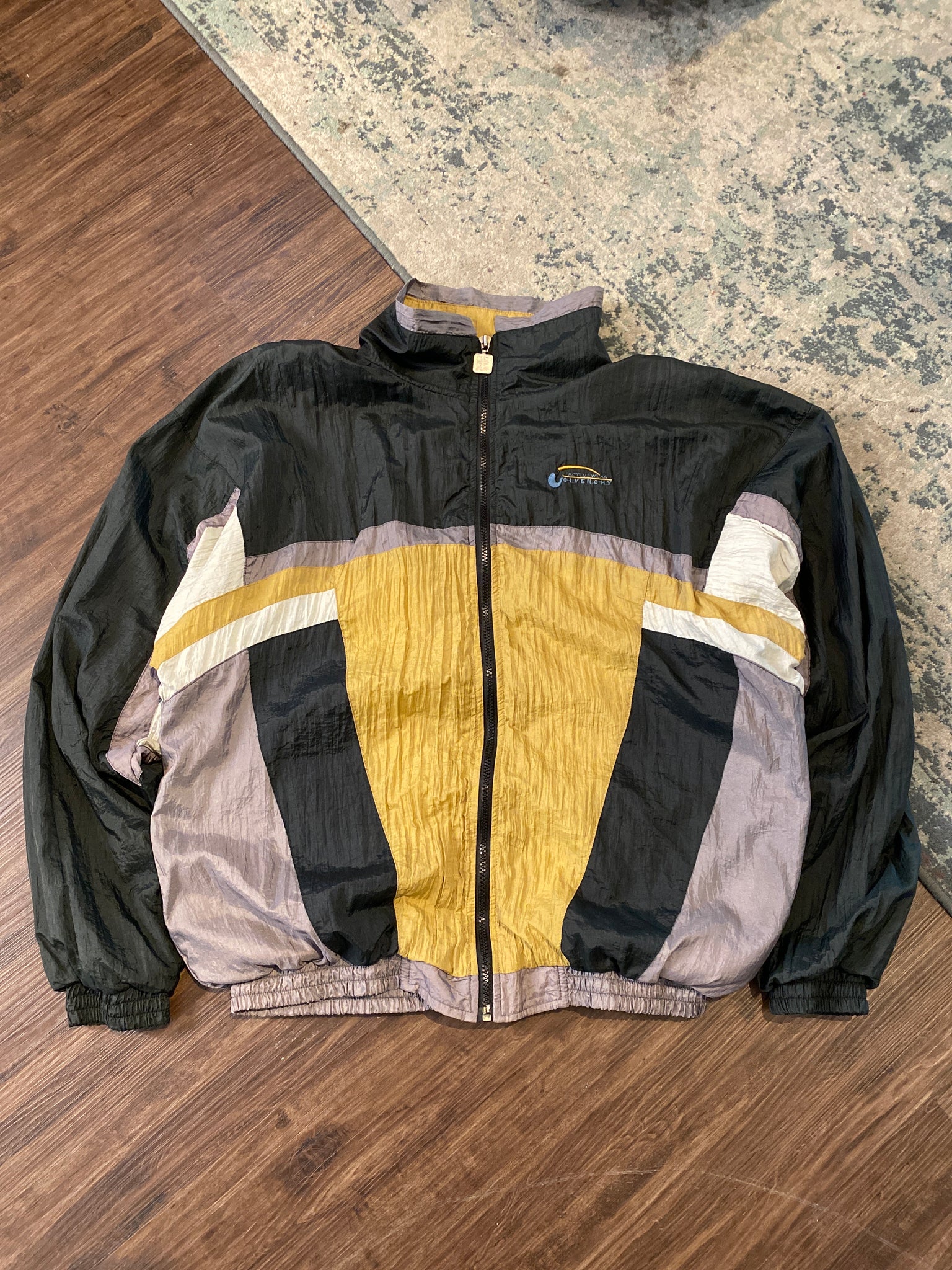 GIVENCHY VINTAGE ACTIVEWEAR WINDBREAKER / XLARGE