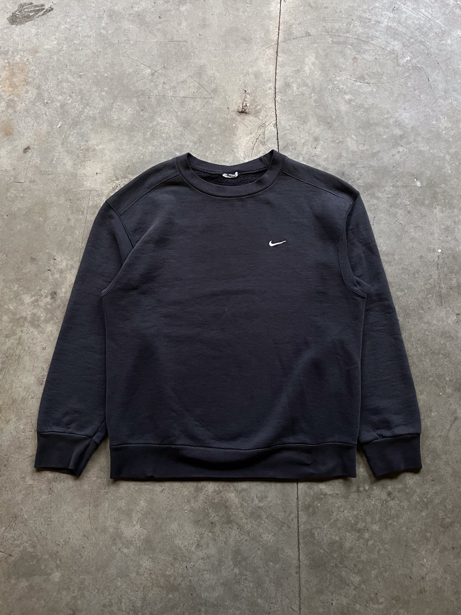 NIKE CHEST LOGO BLACK CREWNECK / SMALL