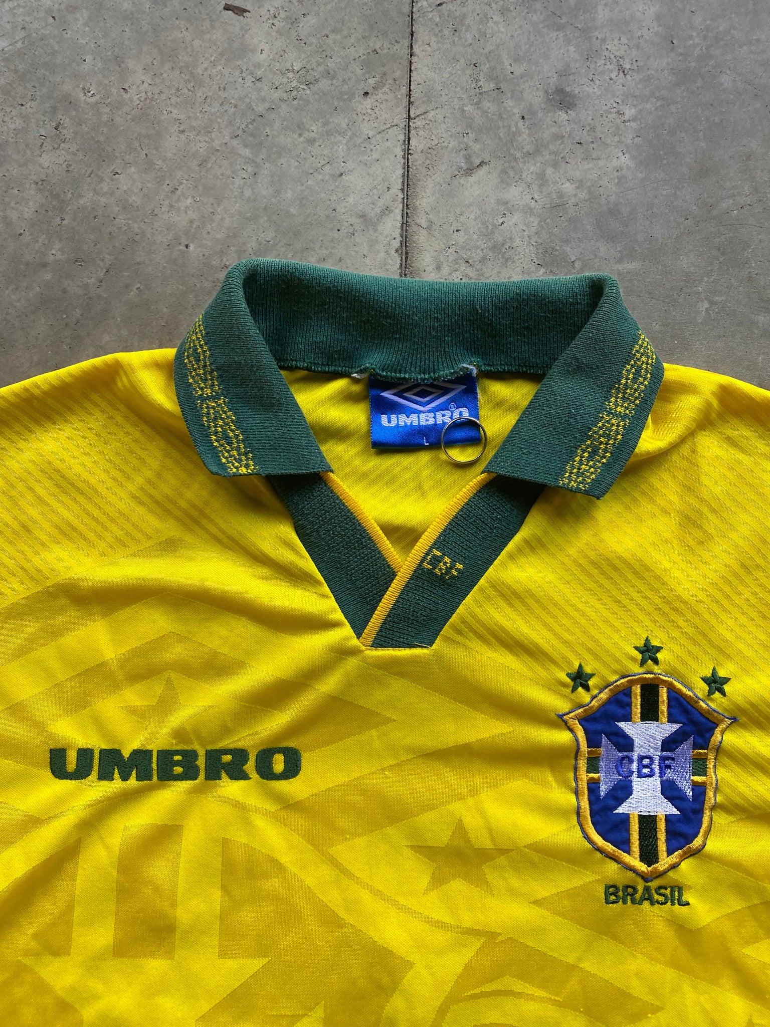 BRASIL COLLARED SOCCER KIT BY UMBRO / LARGE