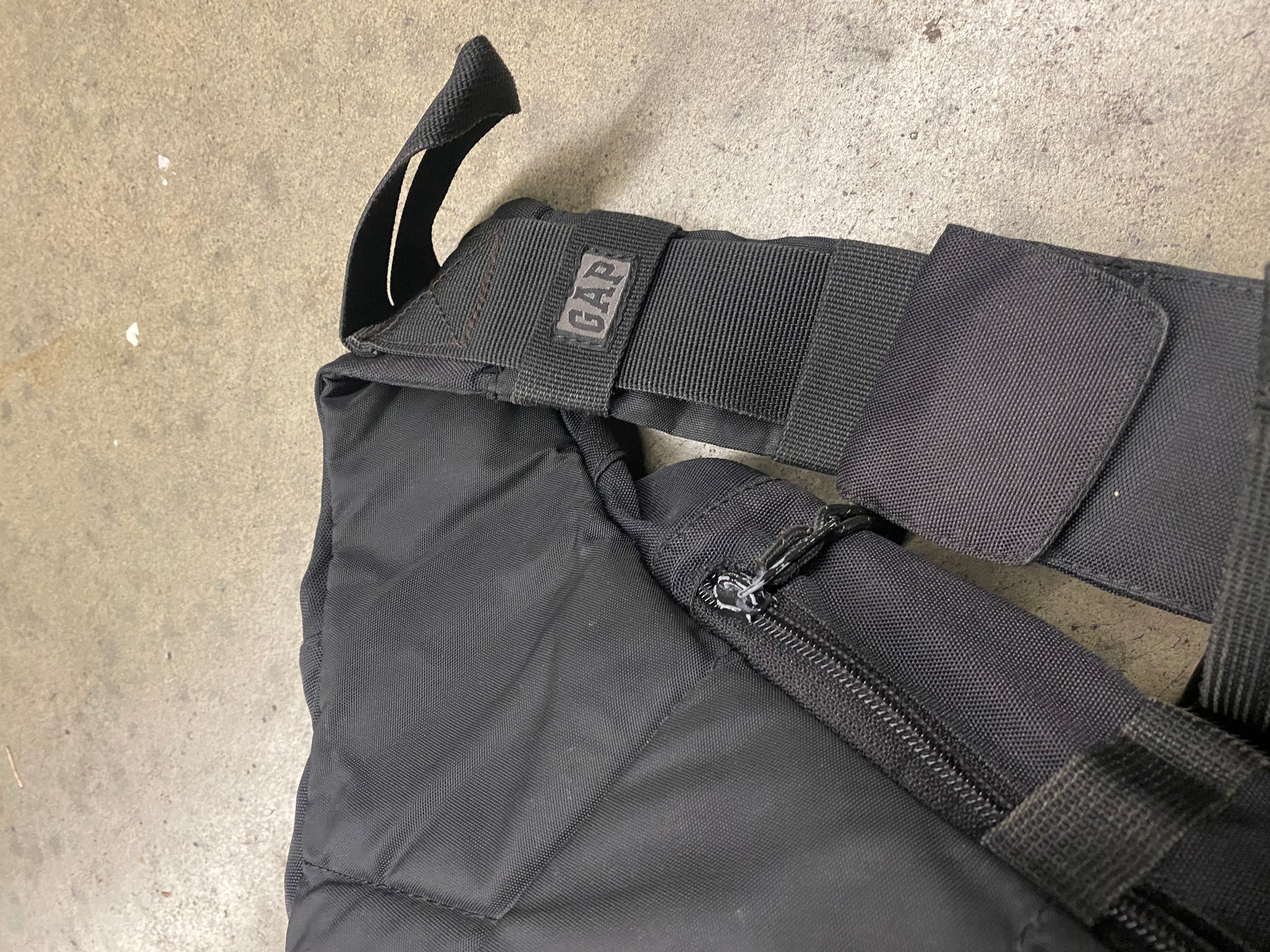 1990s GAP SLING BAG