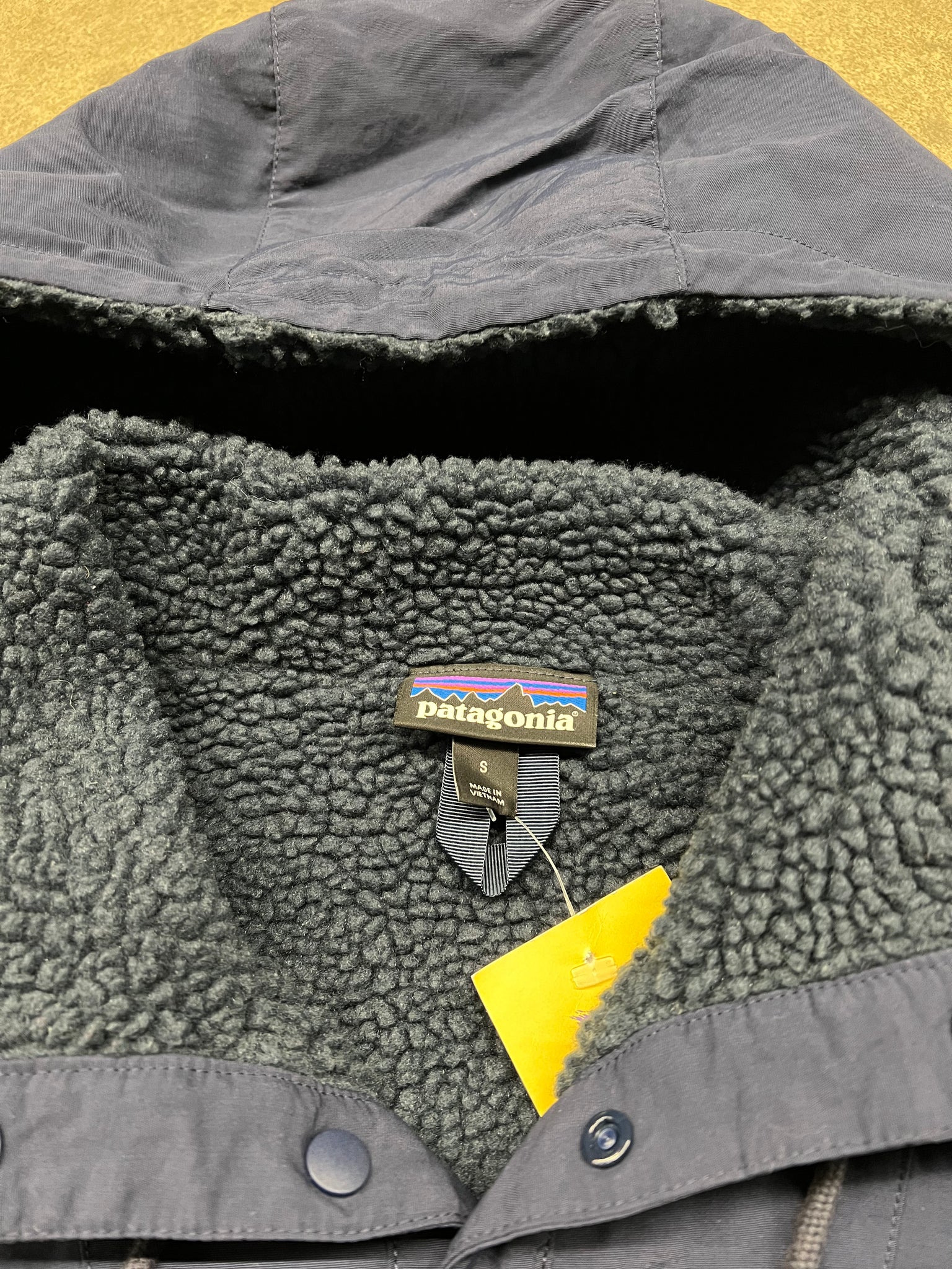 Patagonia hooded fleece sweater / small