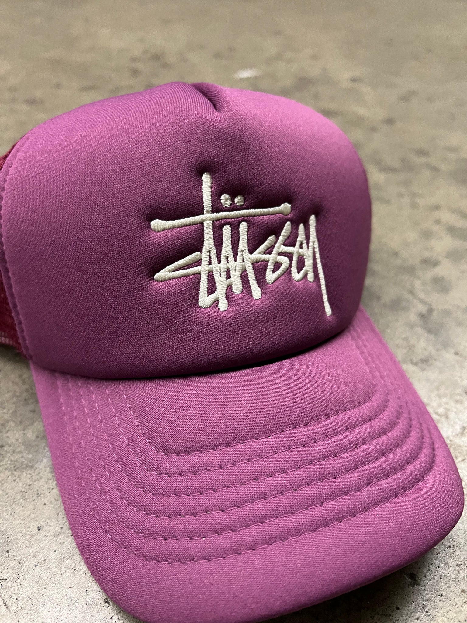 STUSSY PURPLE LOGO TRUCKER HAT