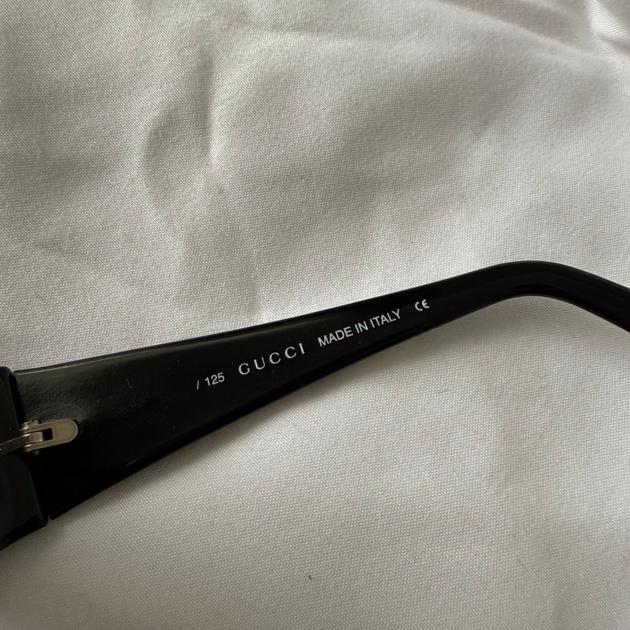 Gucci G sunglasses in black / OS