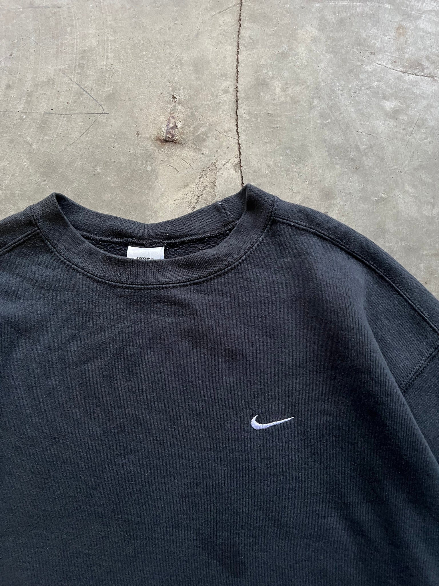 NIKE BLACK CHEST LOGO CREWNECK / LARGE