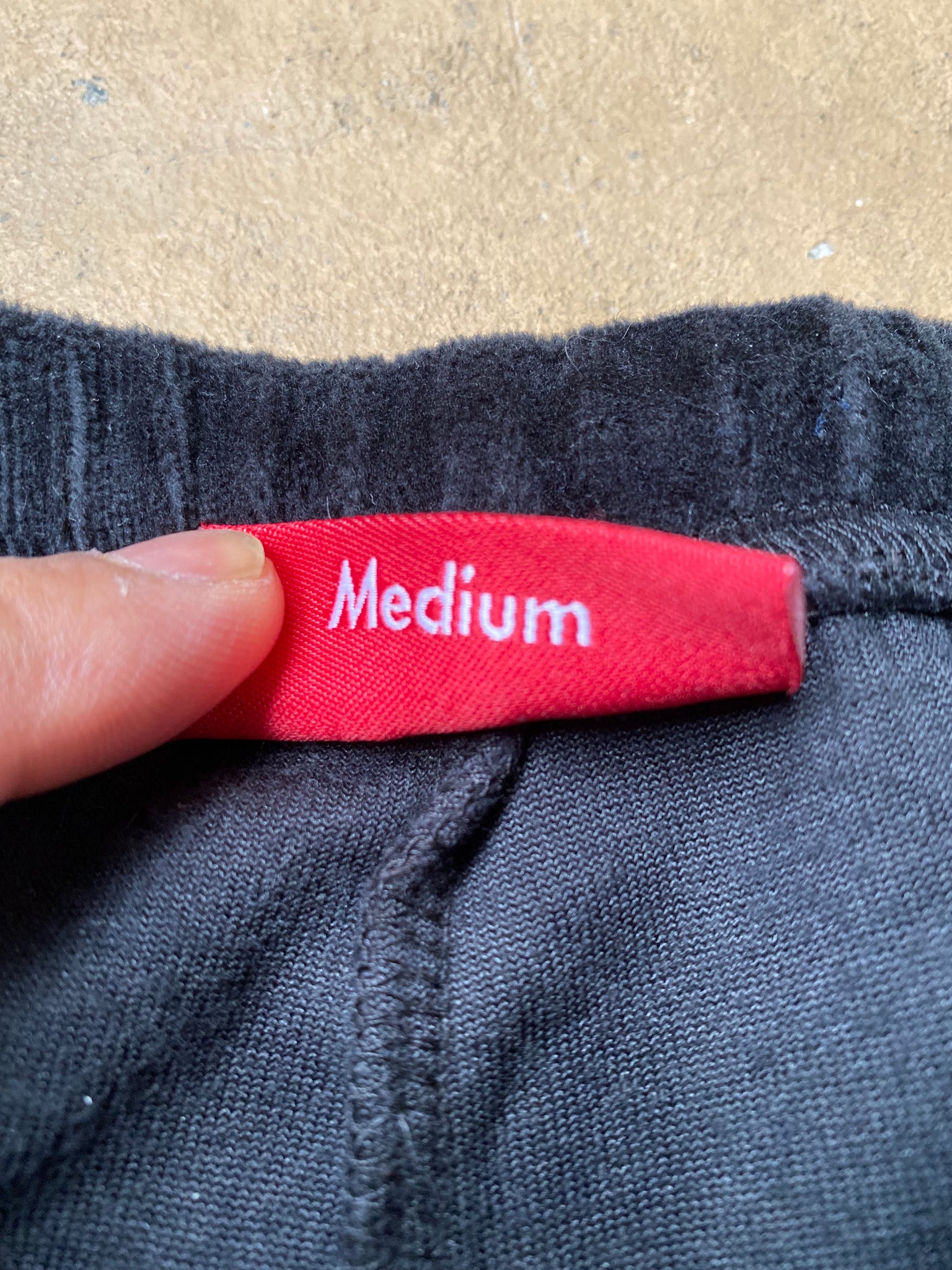 SUPREME VELOUR SHORTS / 32