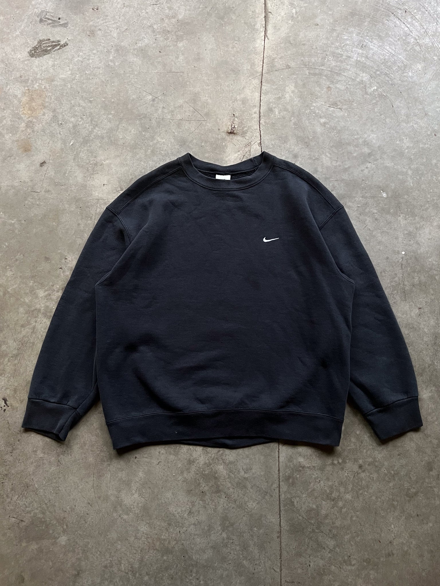 NIKE BLACK CHEST LOGO CREWNECK / LARGE