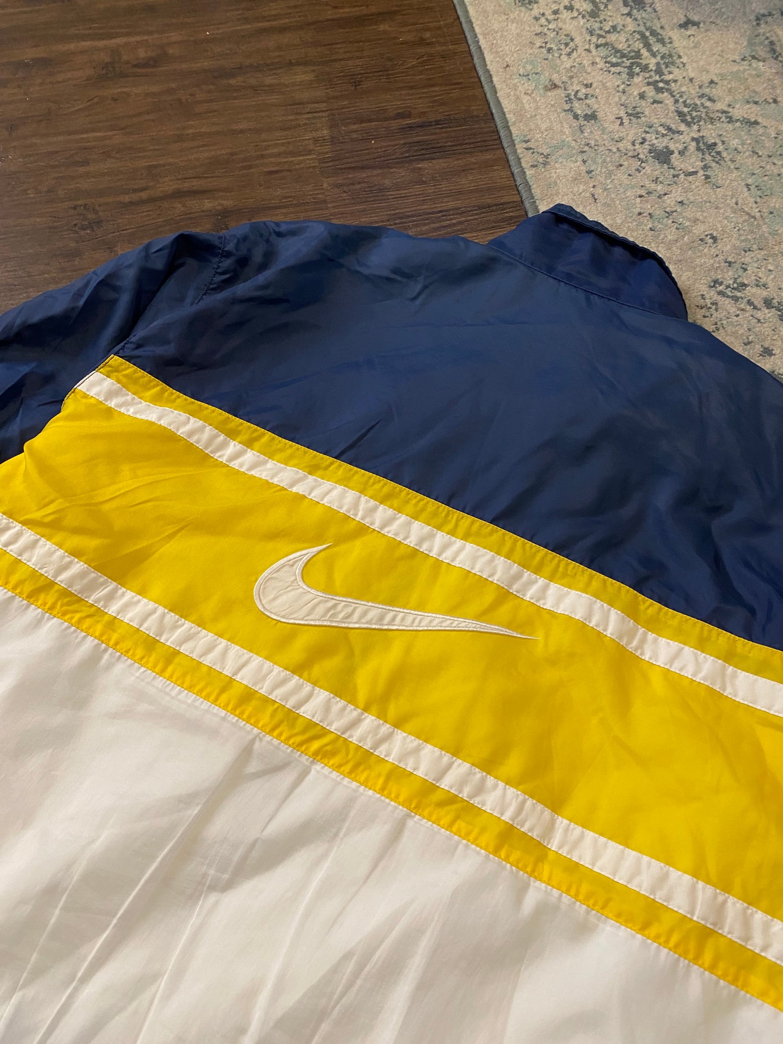 NIKE 90'S NAVY/YELLOW WINDBREAKER / LARGE