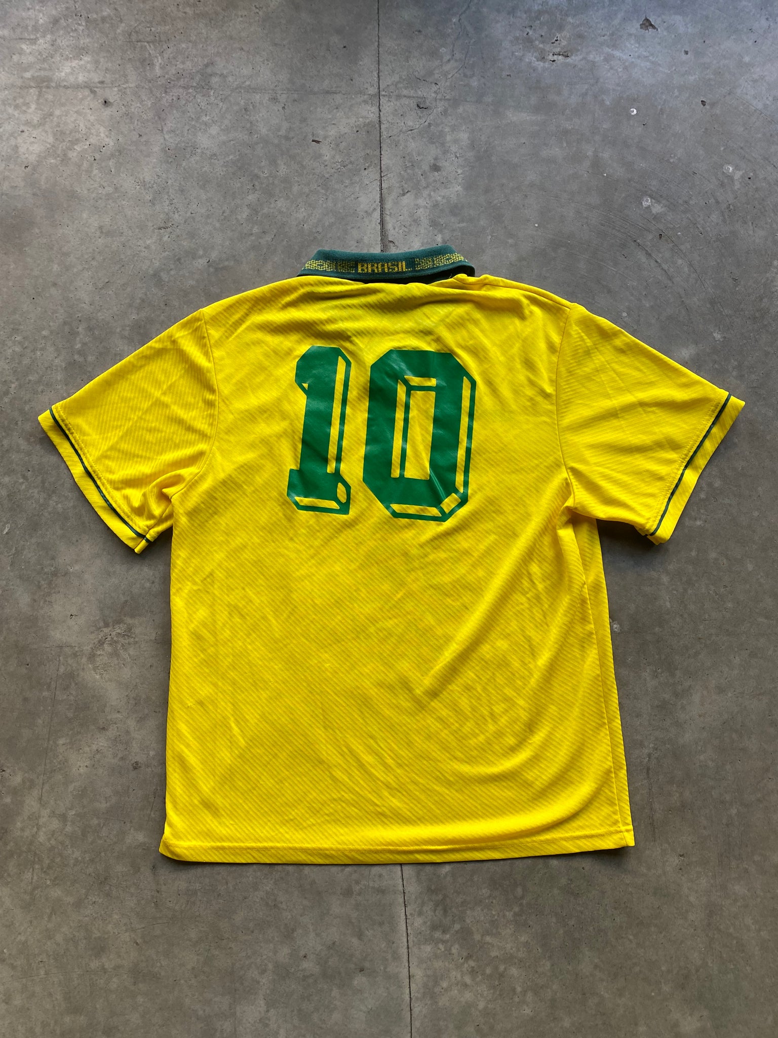 BRASIL COLLARED SOCCER KIT BY UMBRO / LARGE