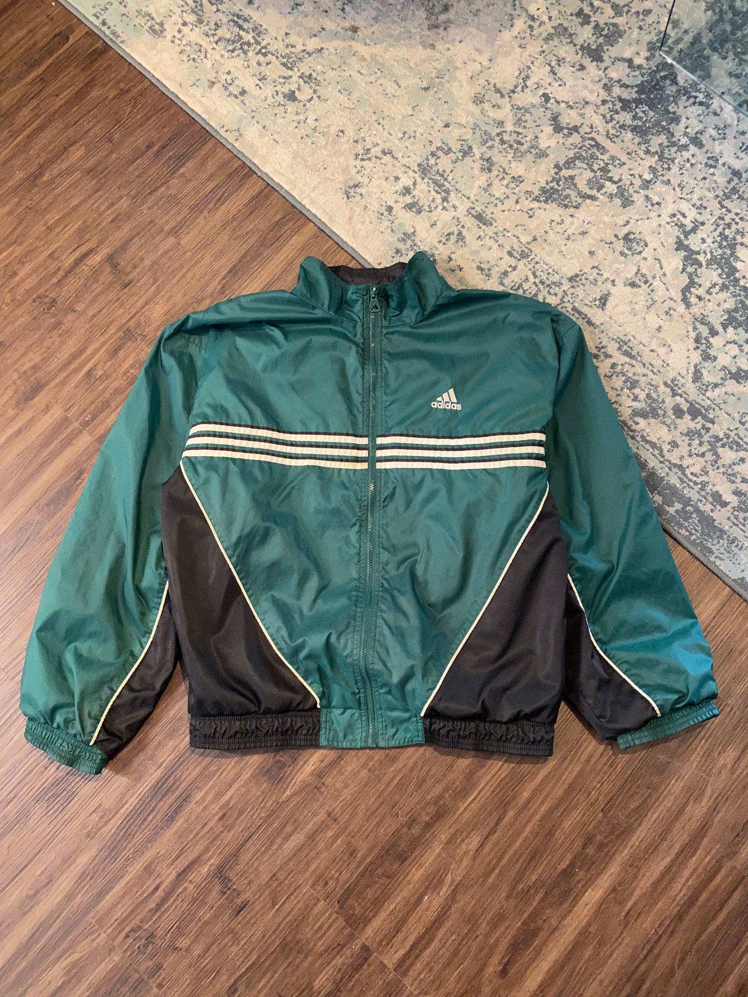 ADIDAS GREEN VINTAGE WINDBREAKER / MEDIUM