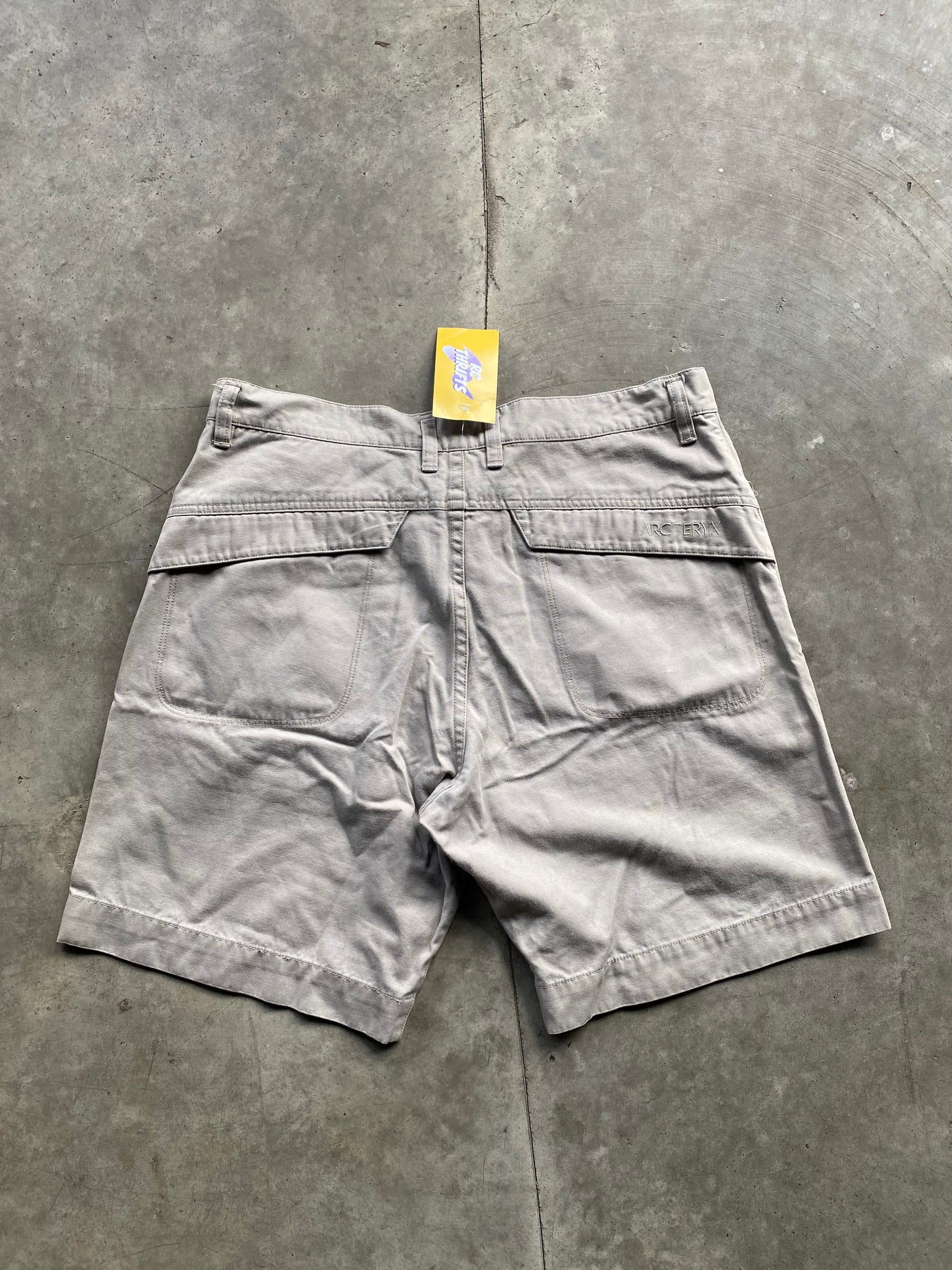 ARCTERYX KHAKI SHORTS / 34