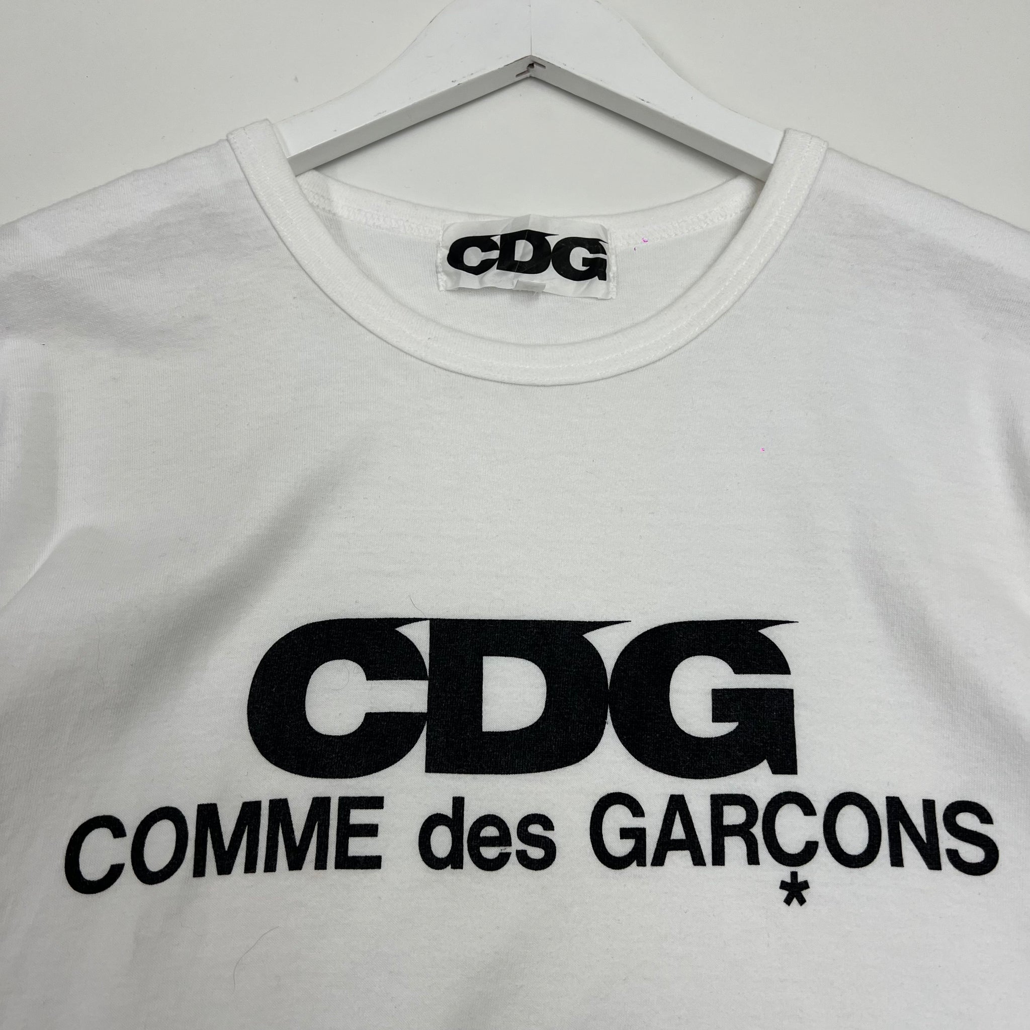 Comme des Garçons graphic T-shirt featuring abstract print design. Avant-garde streetwear from the iconic Japanese fashion house