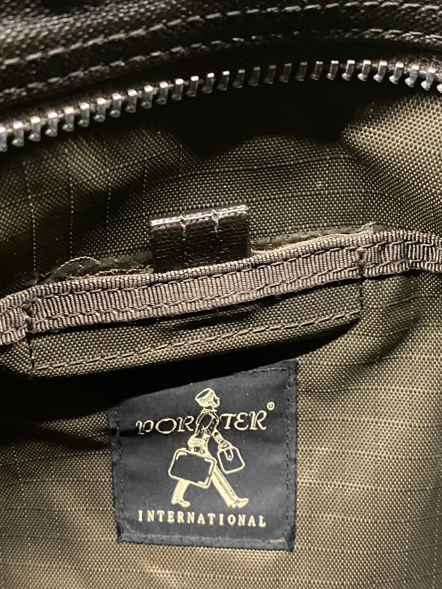 PORTER CROSS GRAIN PLEATHER BAG