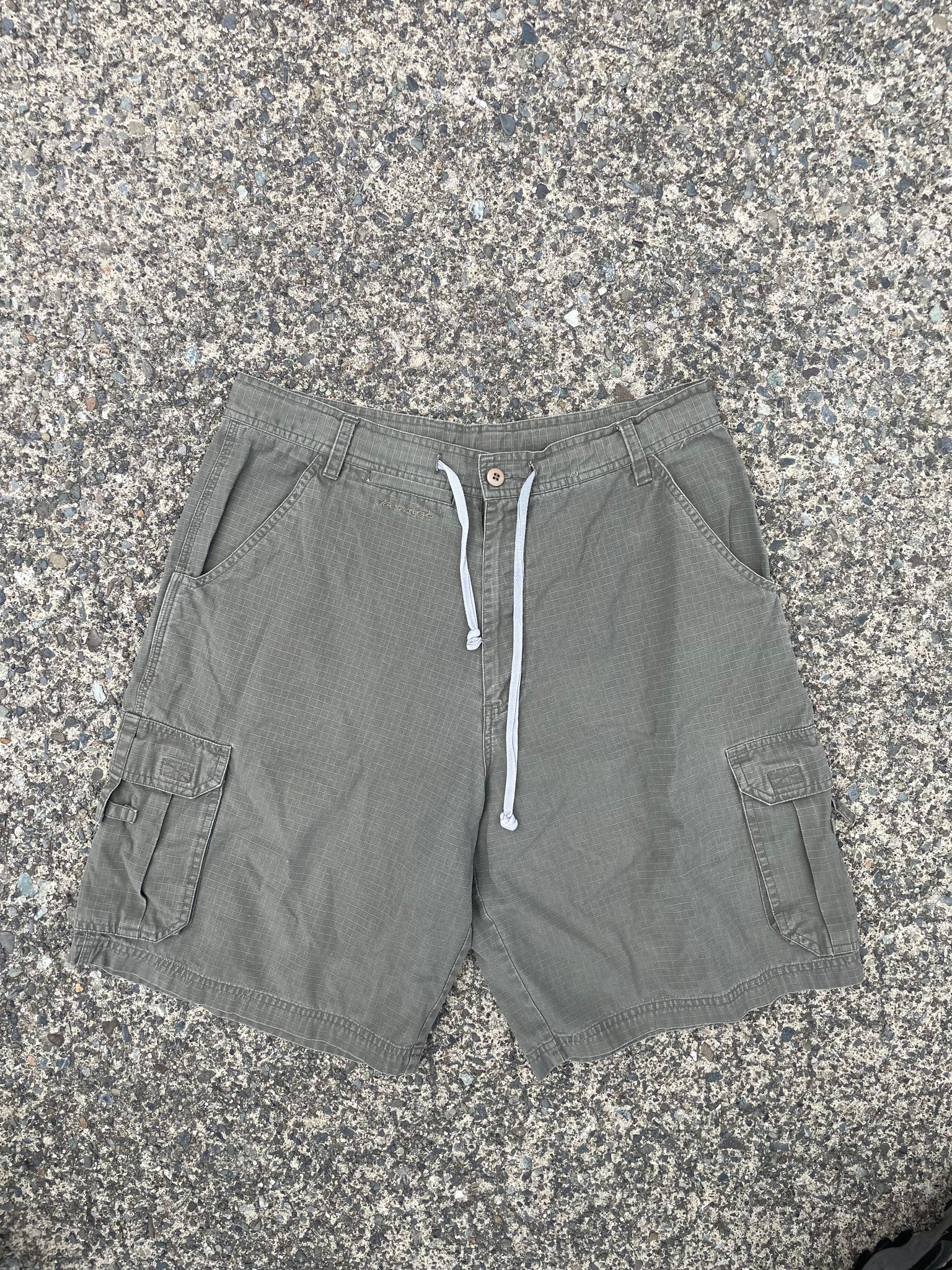 JONATHAN CARGO SHORTS / 32