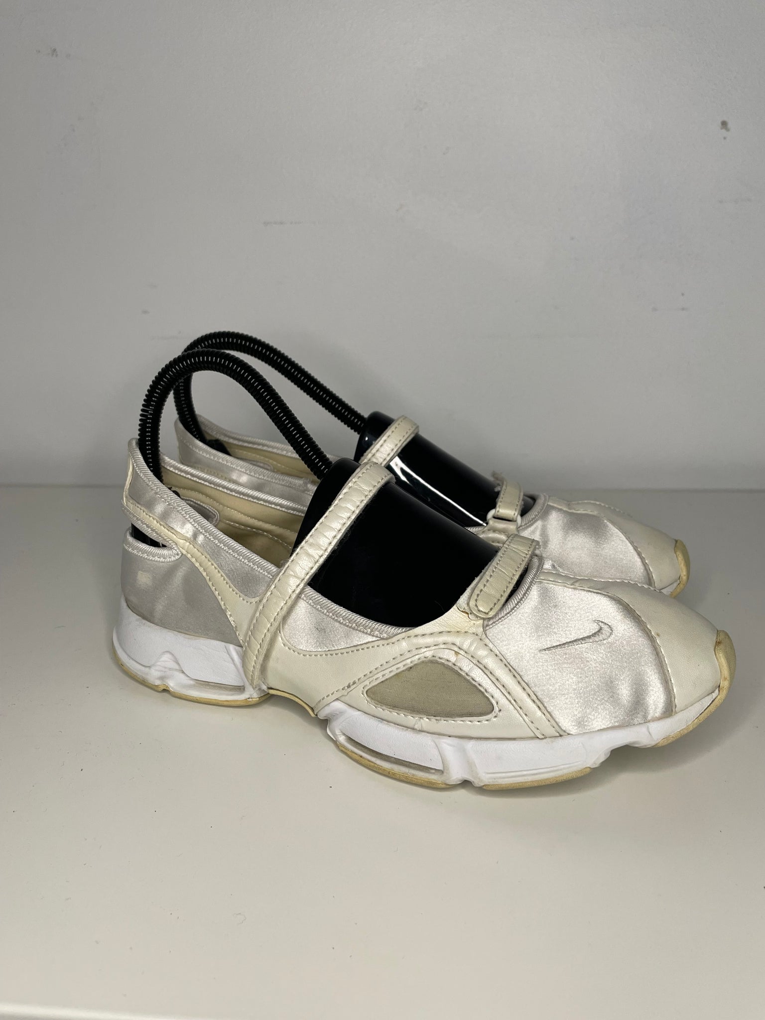 NIKE STRAPPY FLATS / W6.5