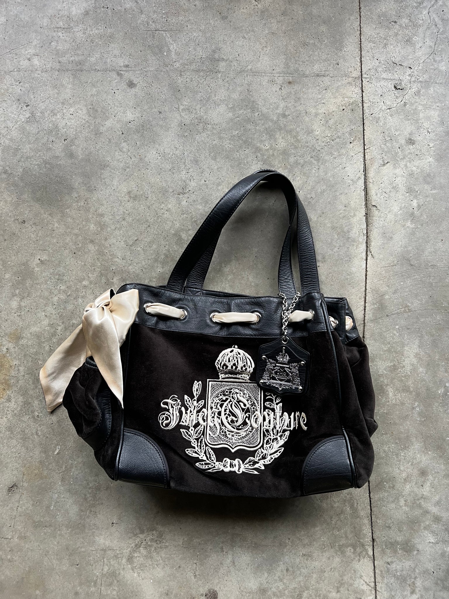 JUICY COUTURE DAYDREAMER TOTE / BROWN