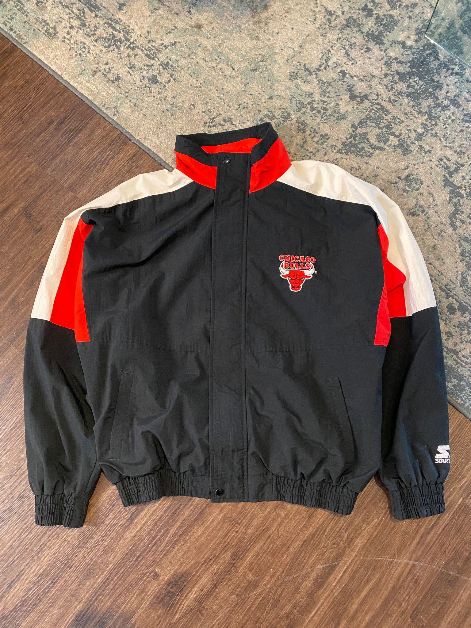 CHICAGO BULLS WINDBREAKER BY STARTER / LARGE